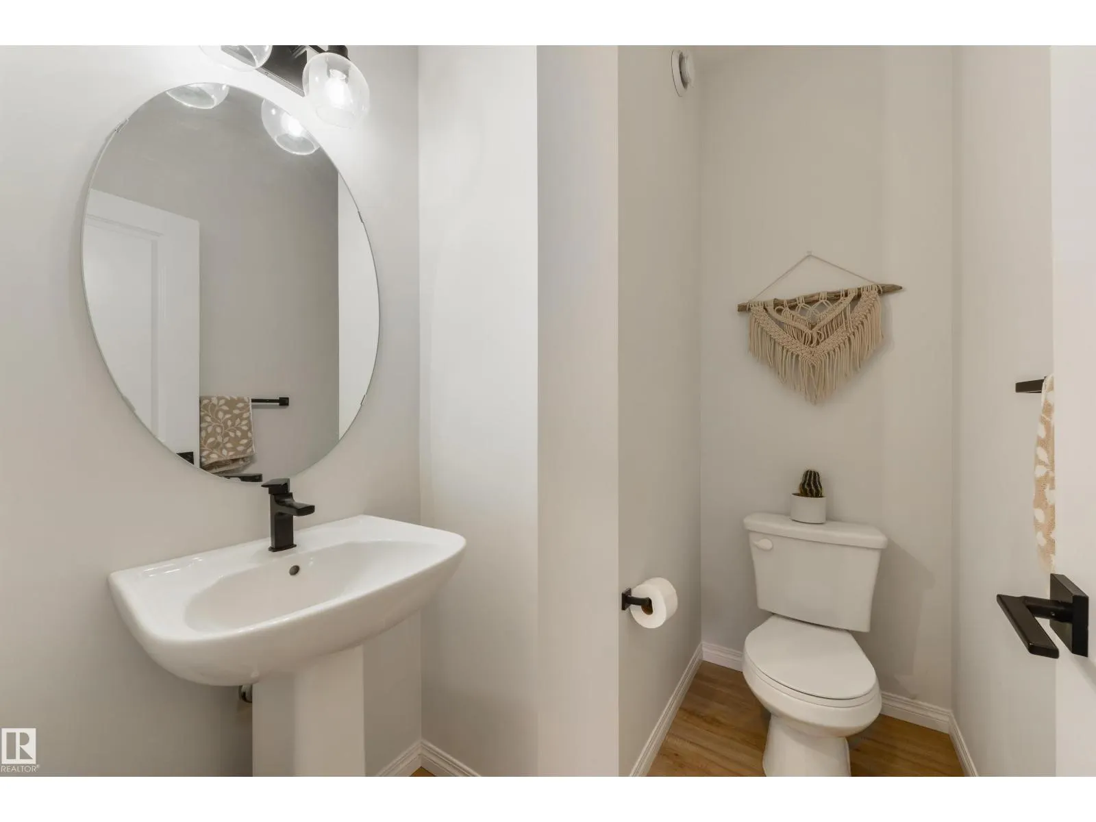 17648 62 ST NW