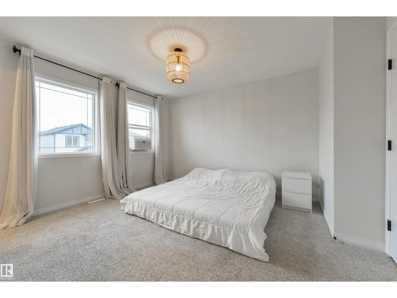 17648 62 ST NW