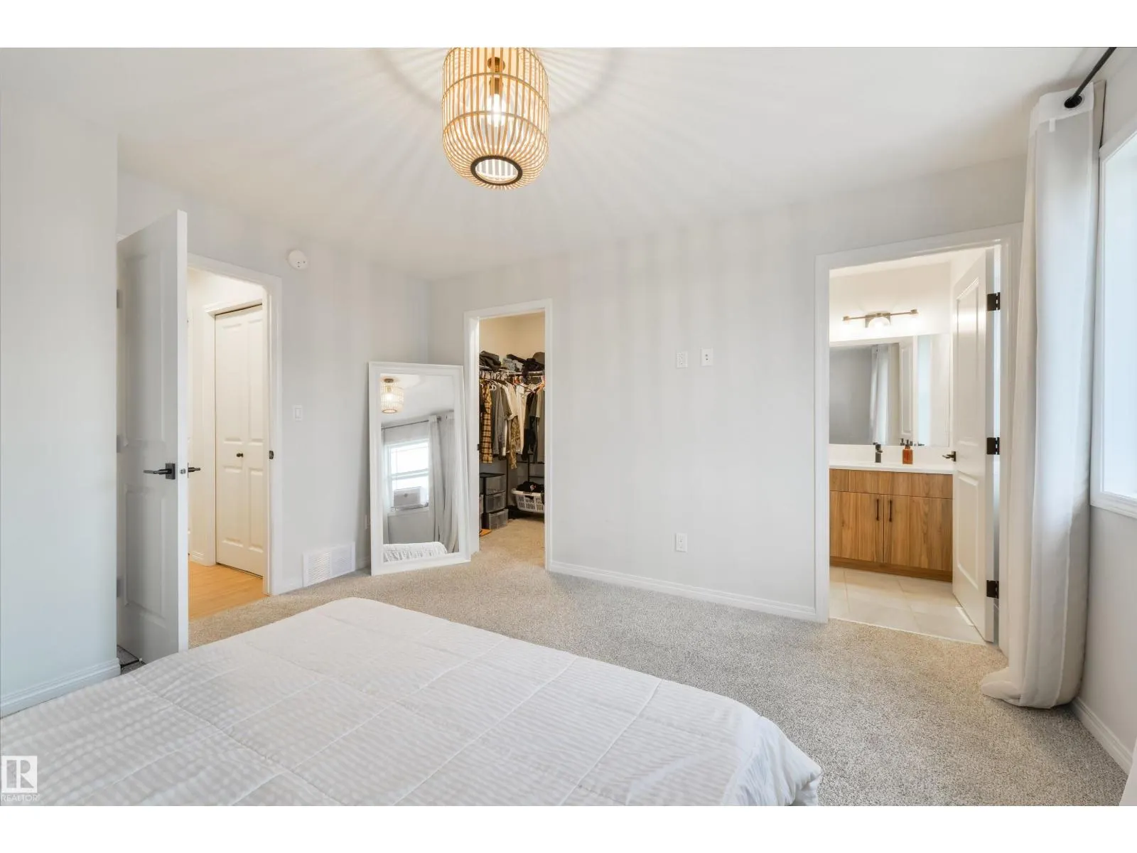 17648 62 ST NW