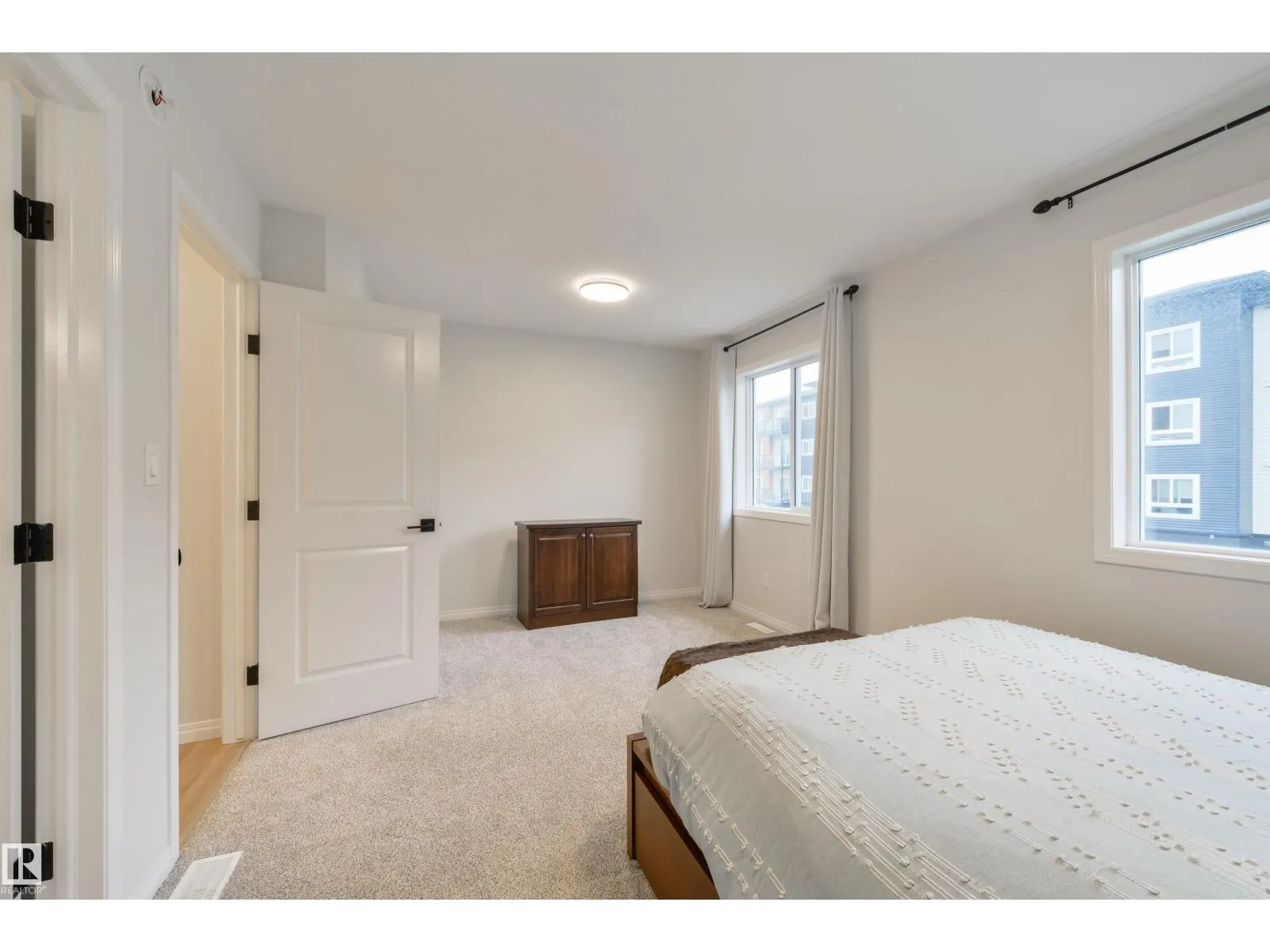 17648 62 ST NW