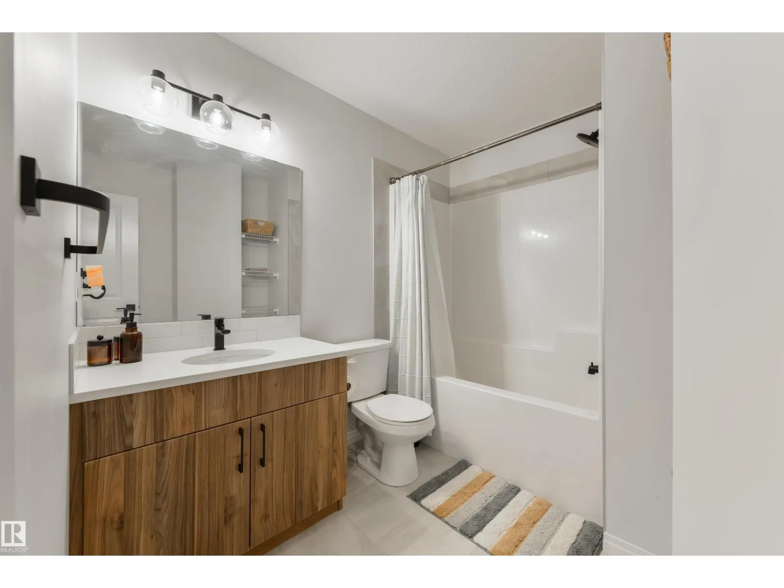 17648 62 ST NW