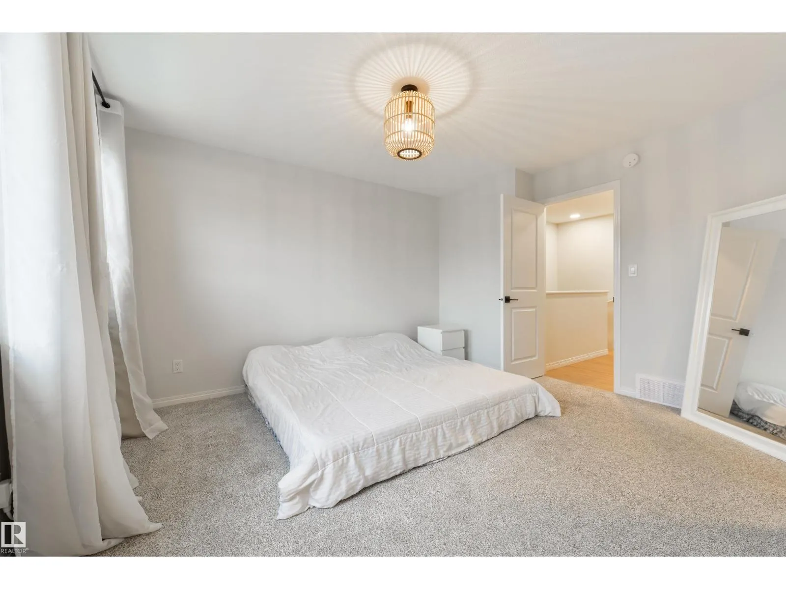 17648 62 ST NW