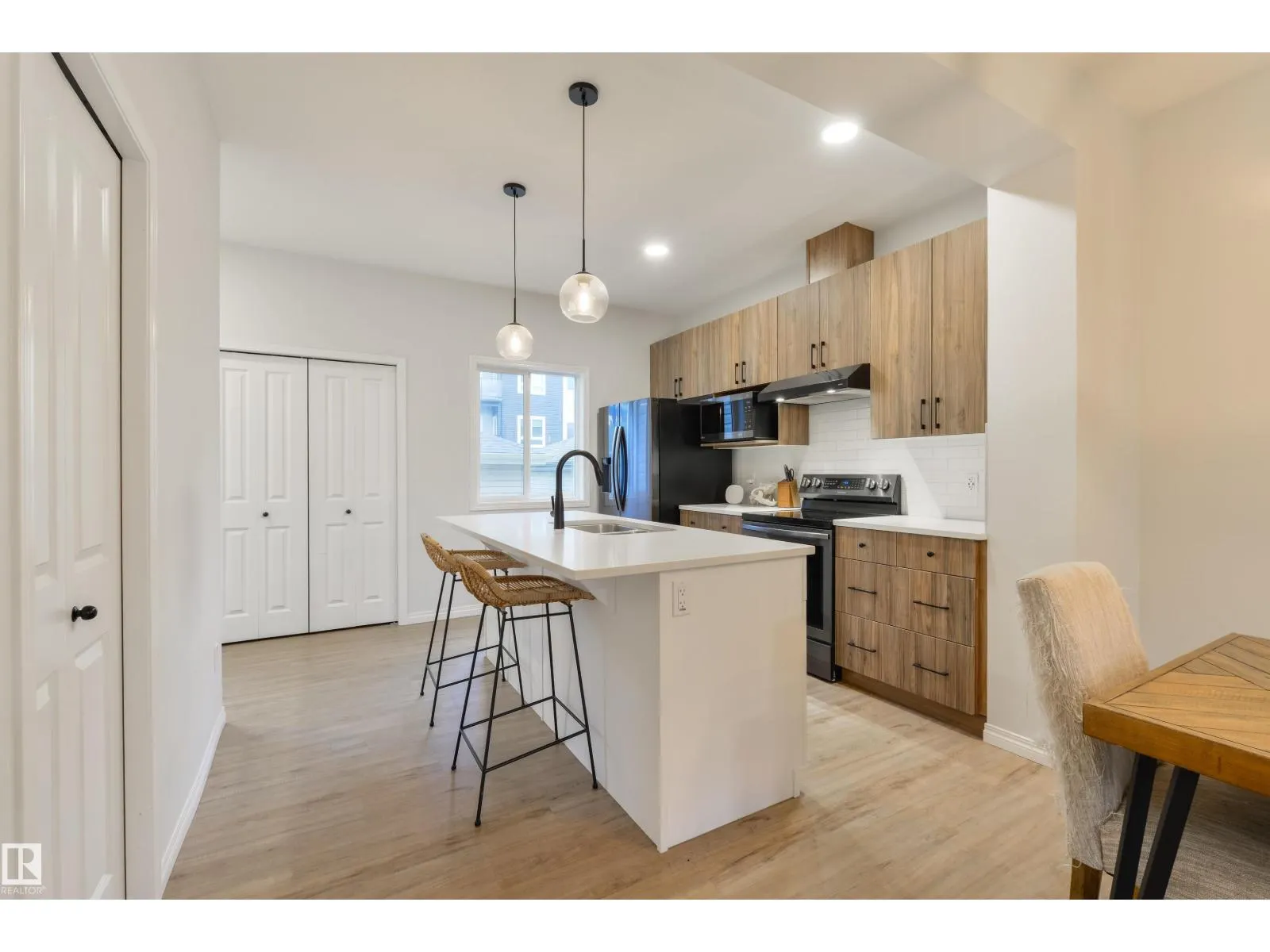 17648 62 ST NW