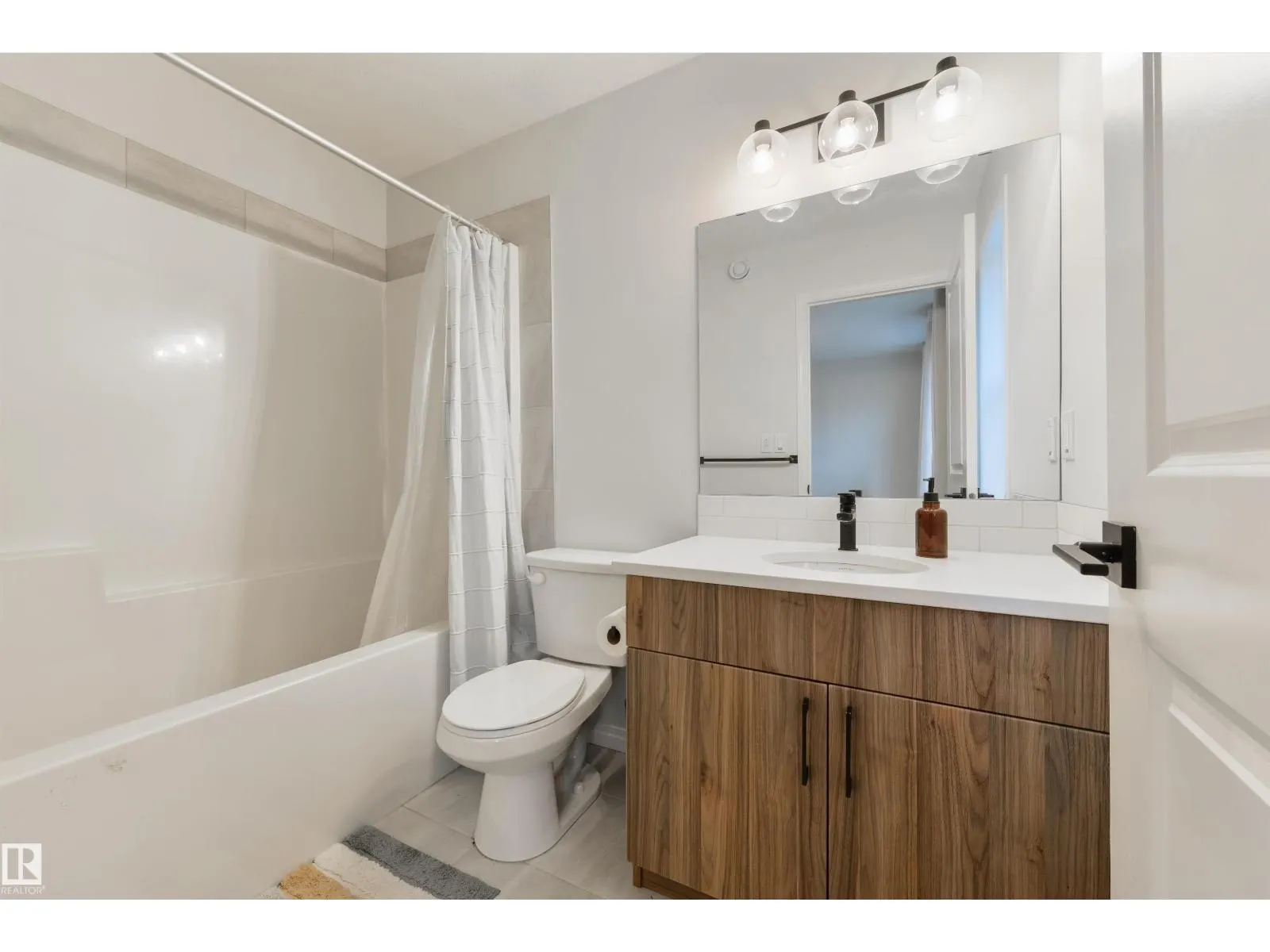 17648 62 ST NW