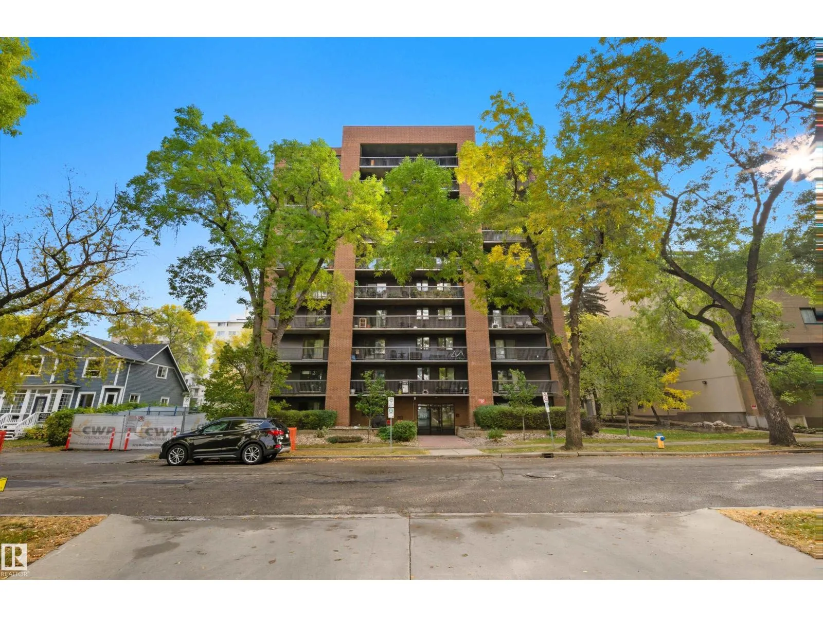 #602 9929 113 ST NW