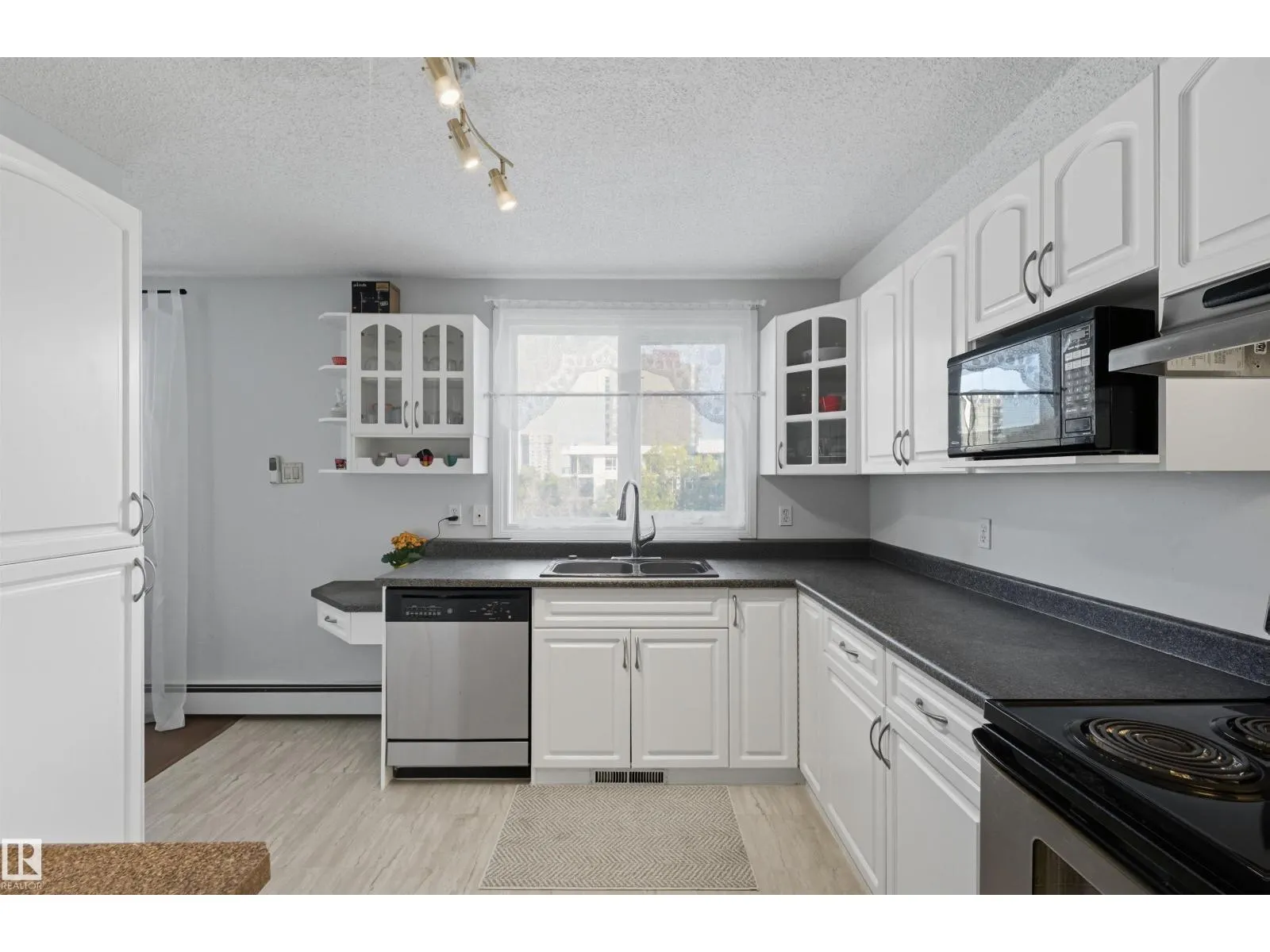 #602 9929 113 ST NW