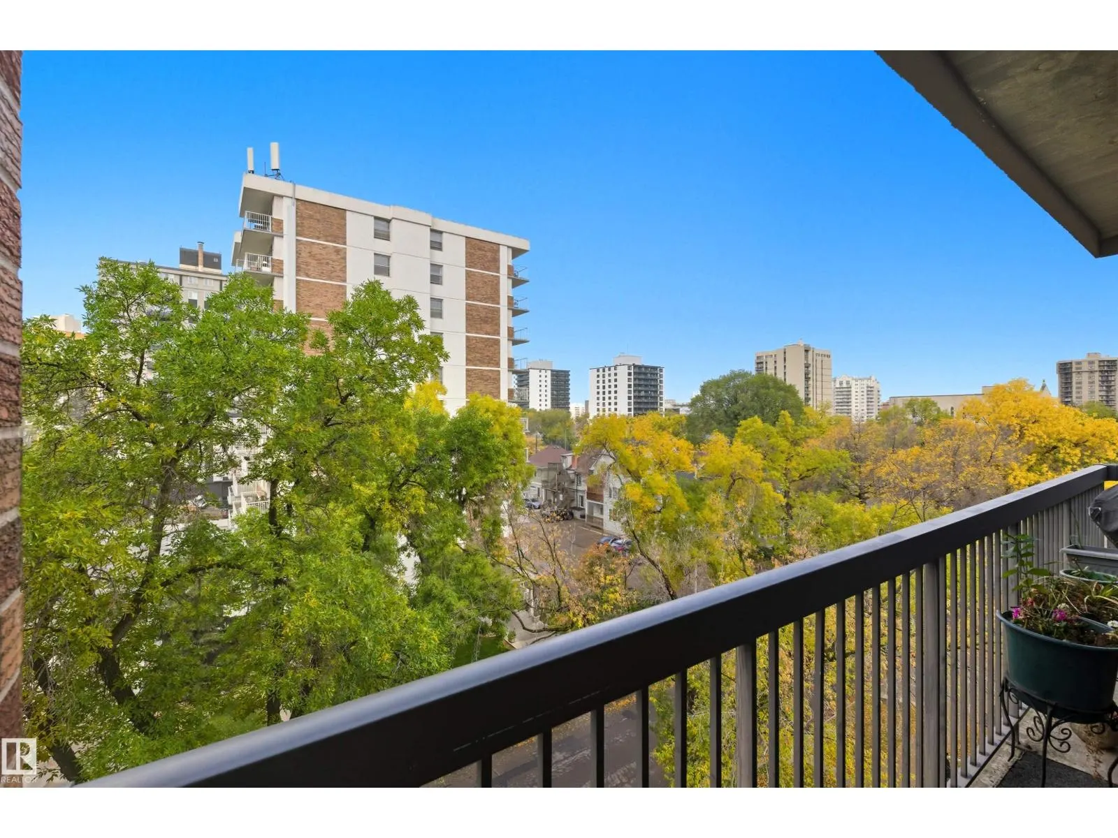 #602 9929 113 ST NW