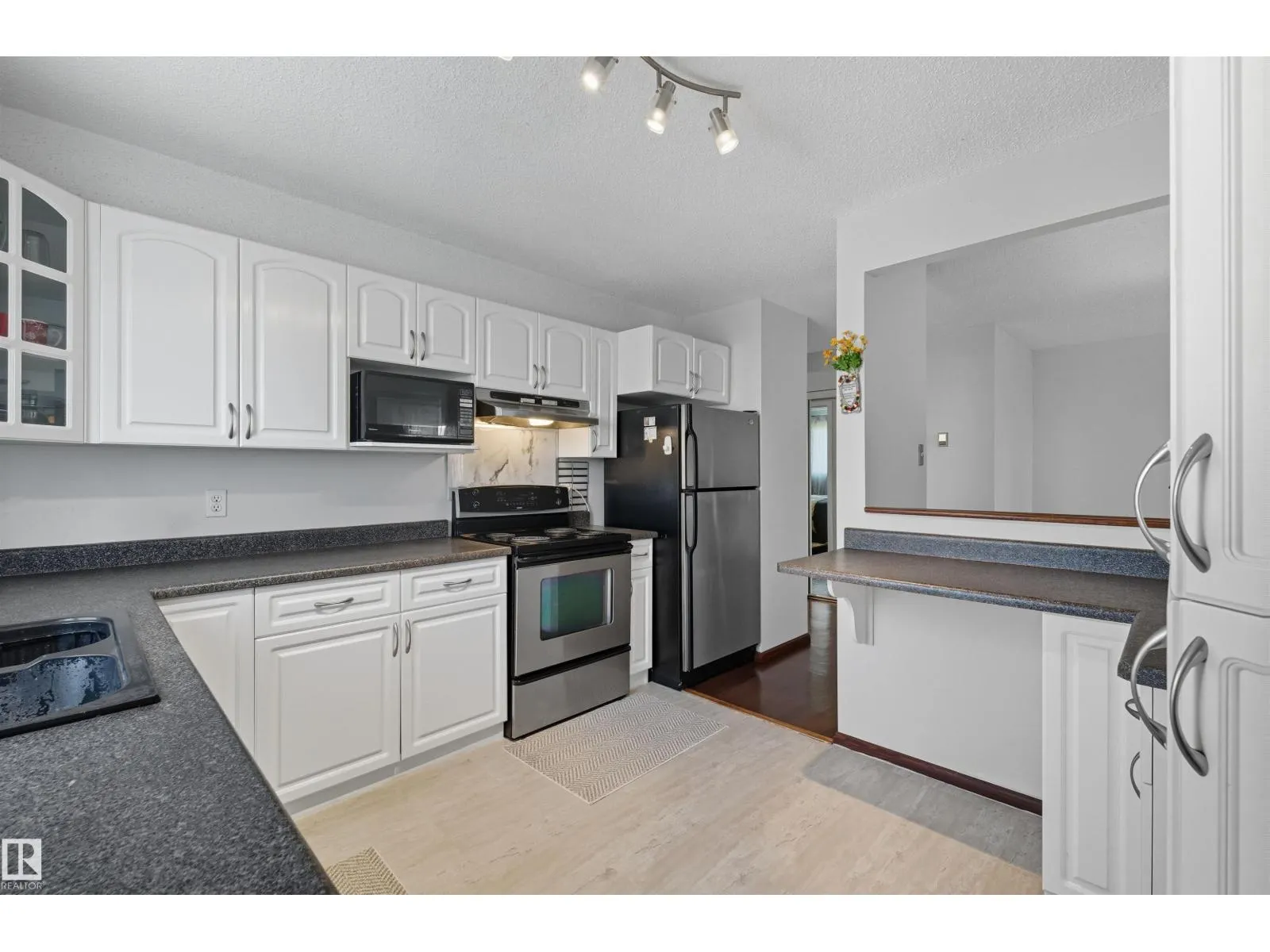#602 9929 113 ST NW