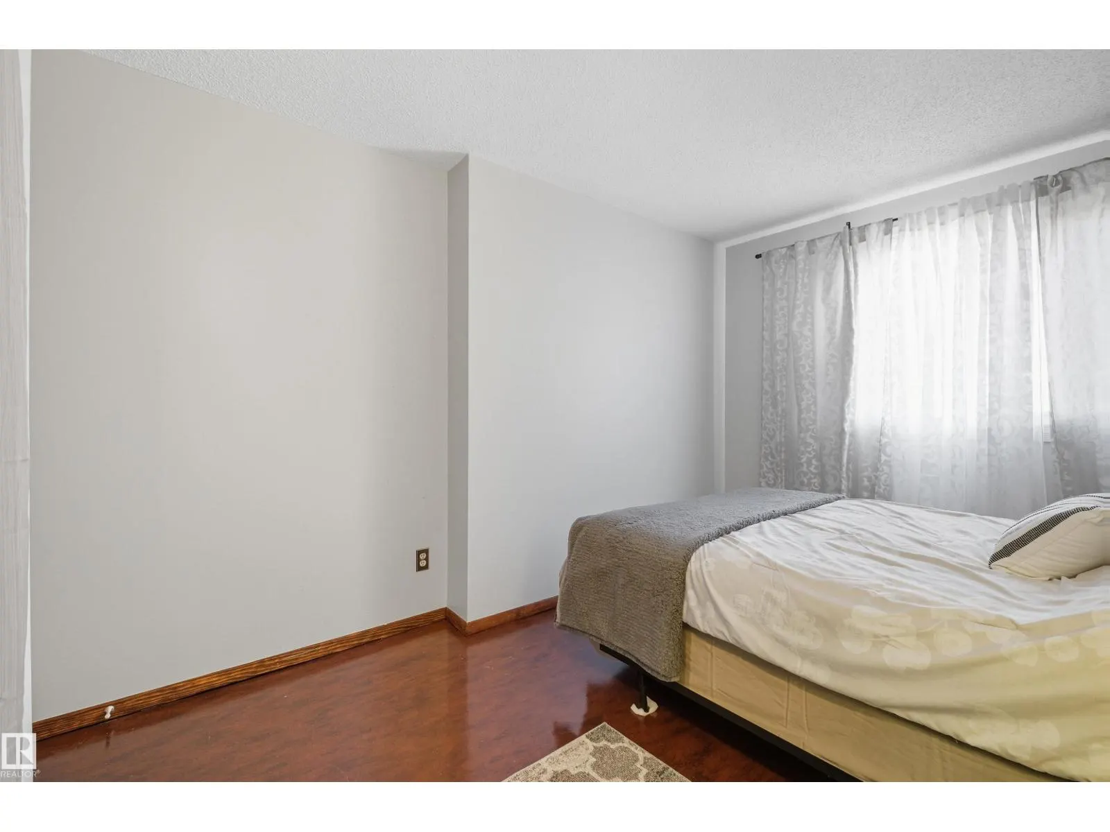 #602 9929 113 ST NW