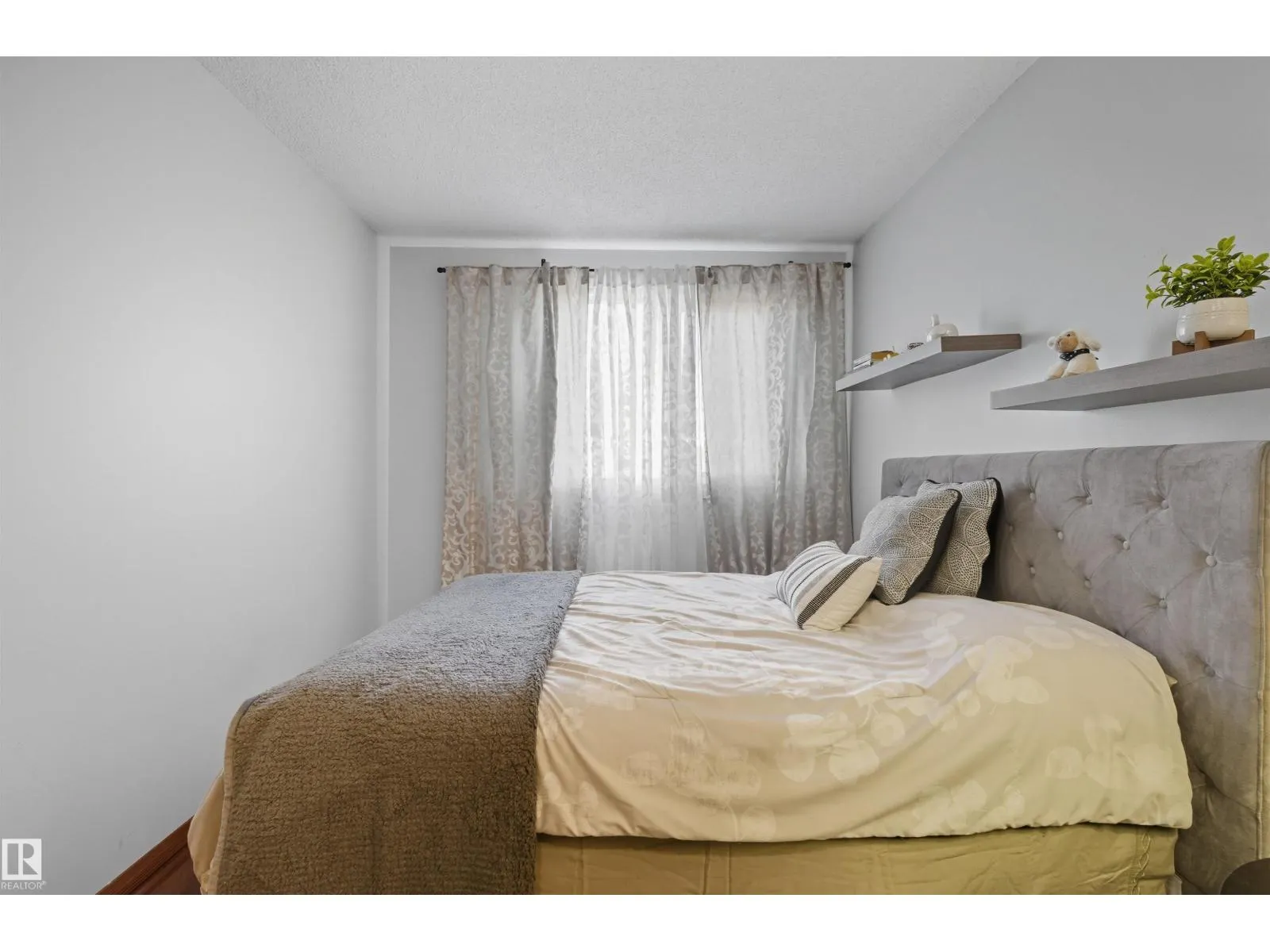 #602 9929 113 ST NW