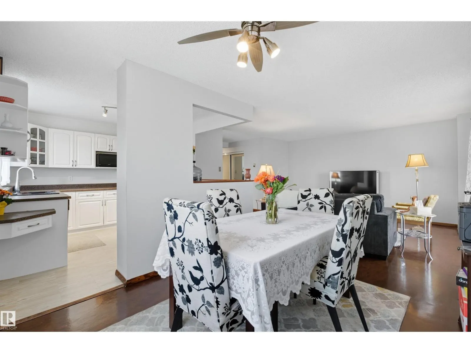 #602 9929 113 ST NW