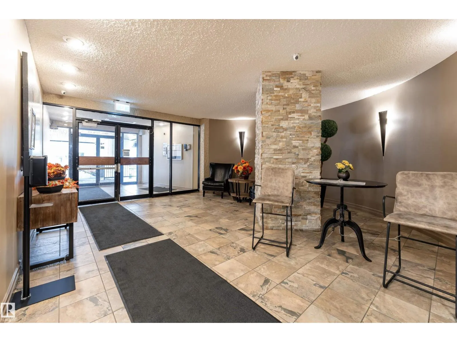 #508 10045 117 ST NW