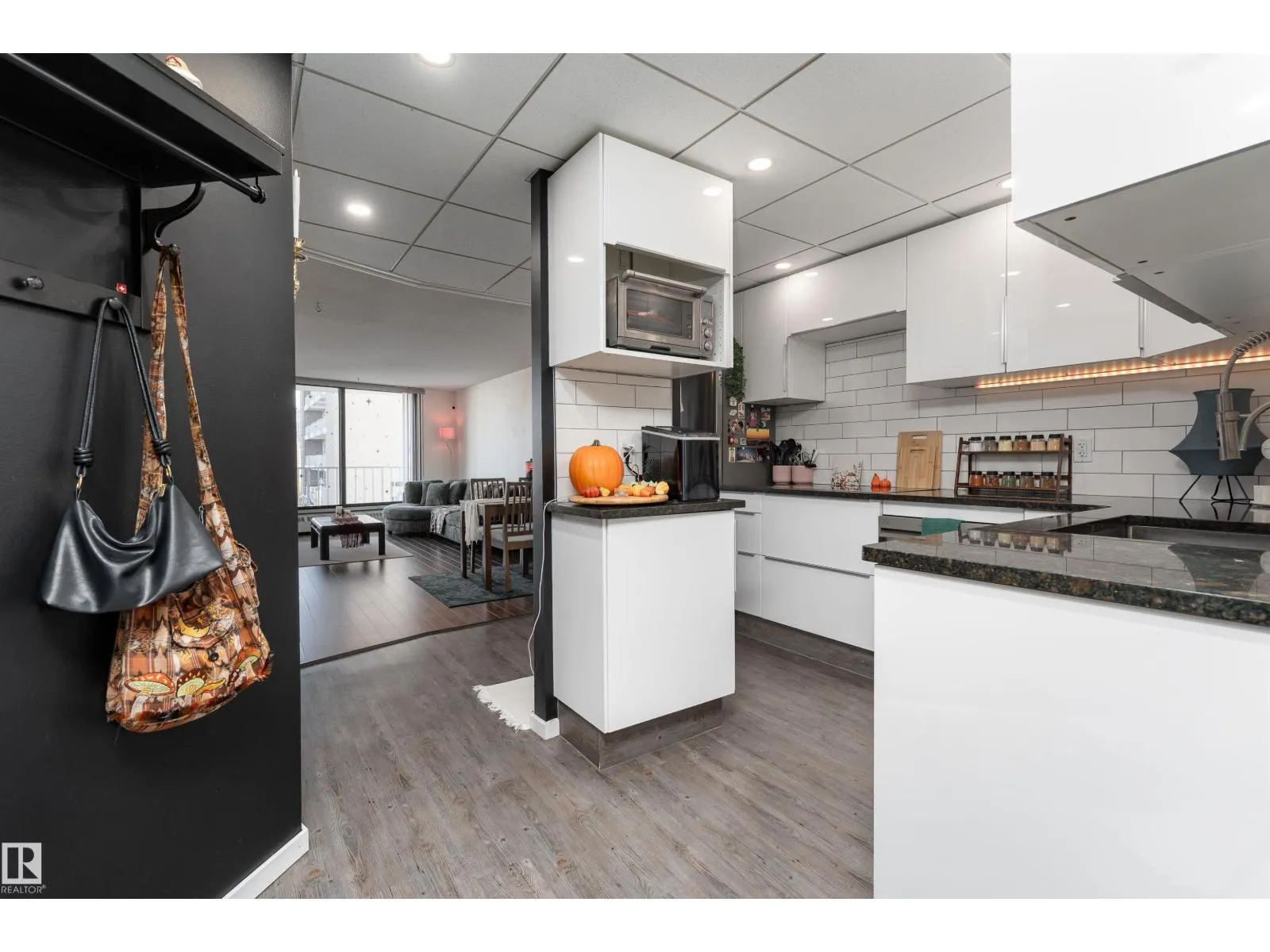 #508 10045 117 ST NW