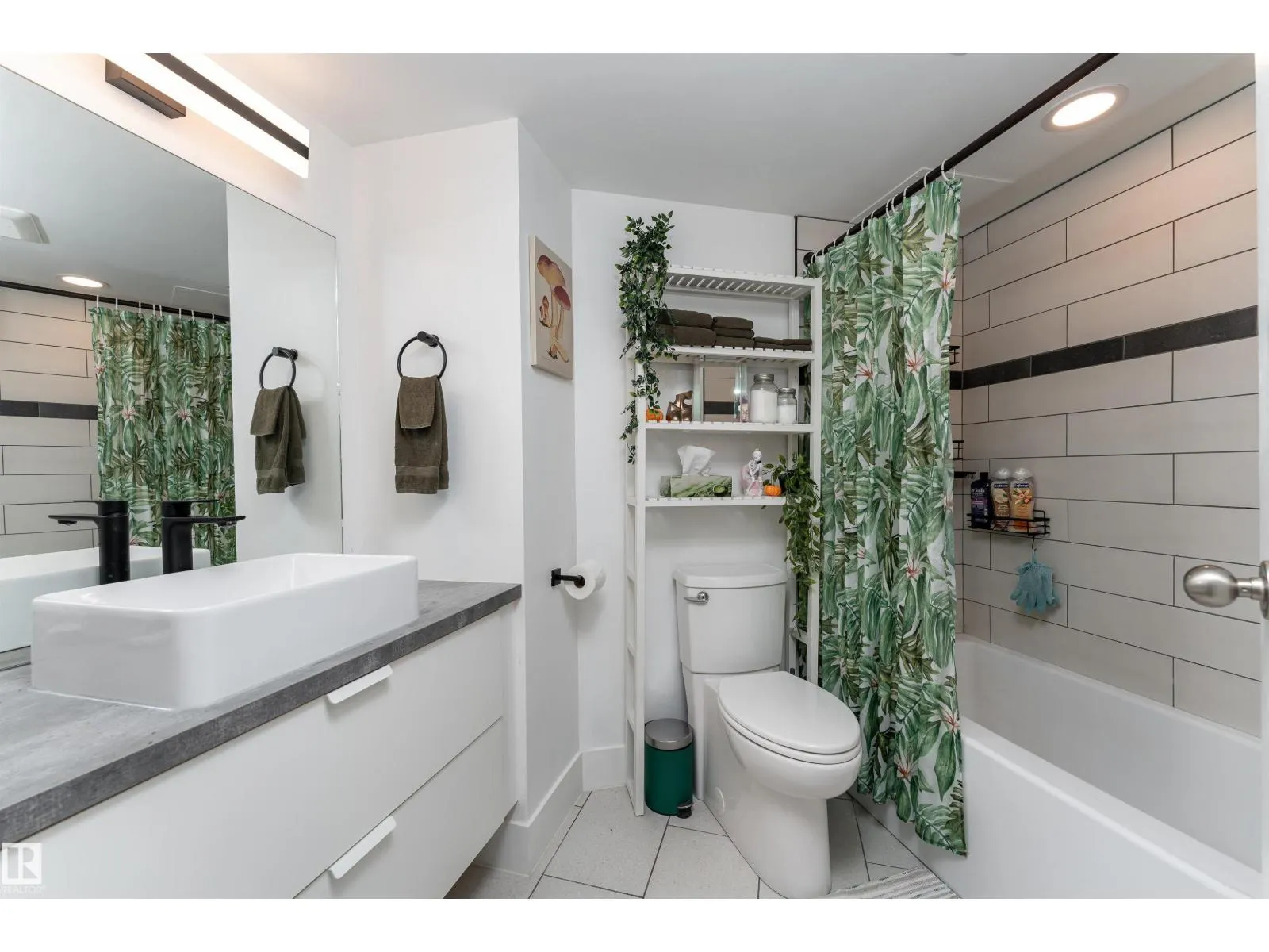 #508 10045 117 ST NW