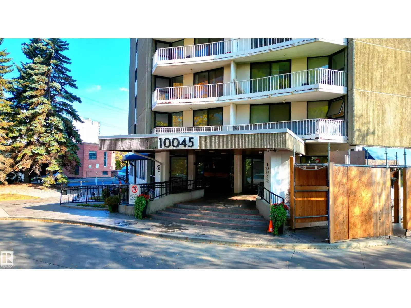 #508 10045 117 ST NW