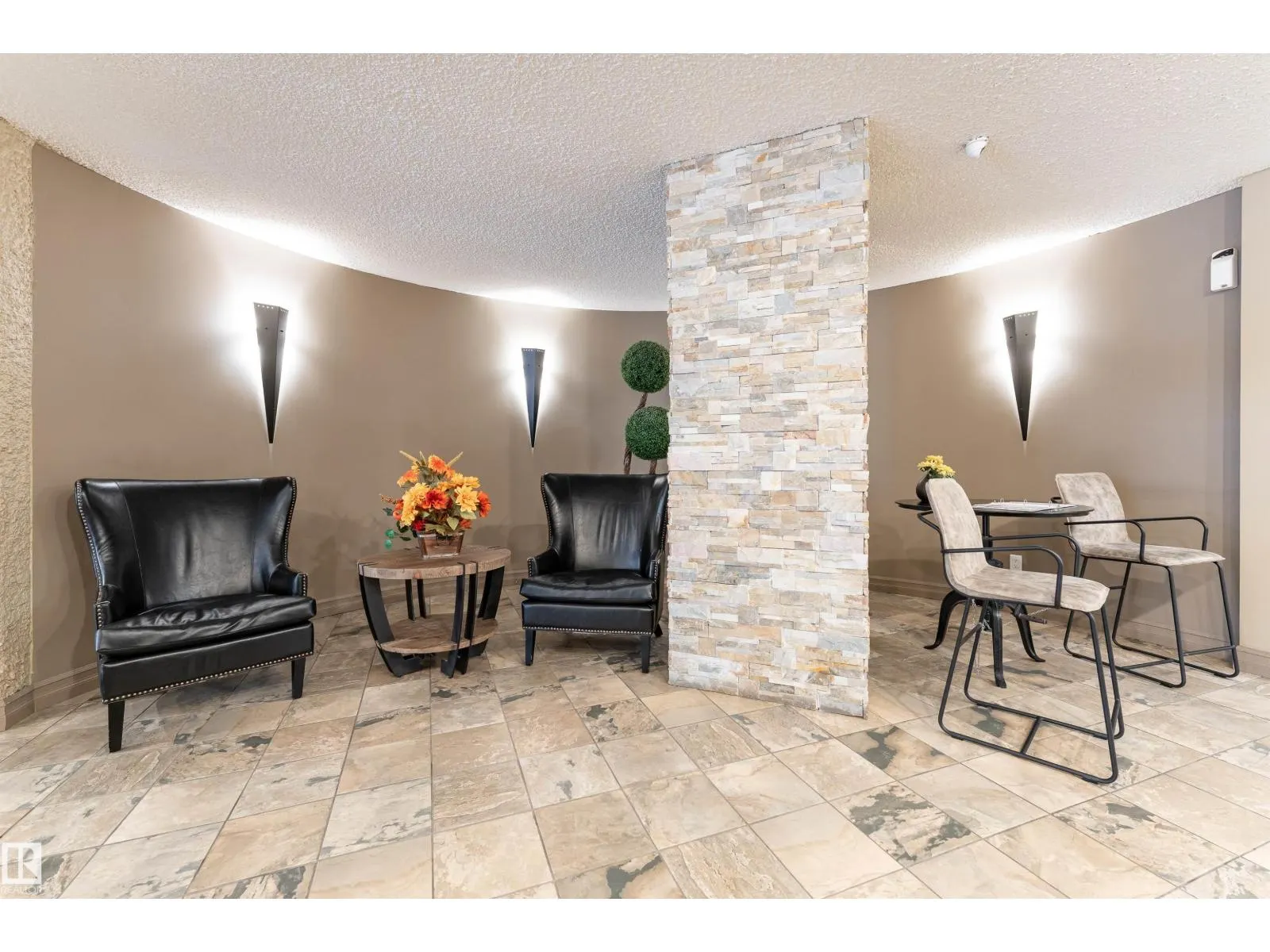#508 10045 117 ST NW