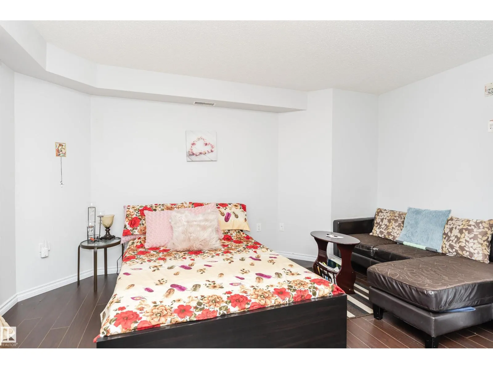 #107 10118 106 AV NW