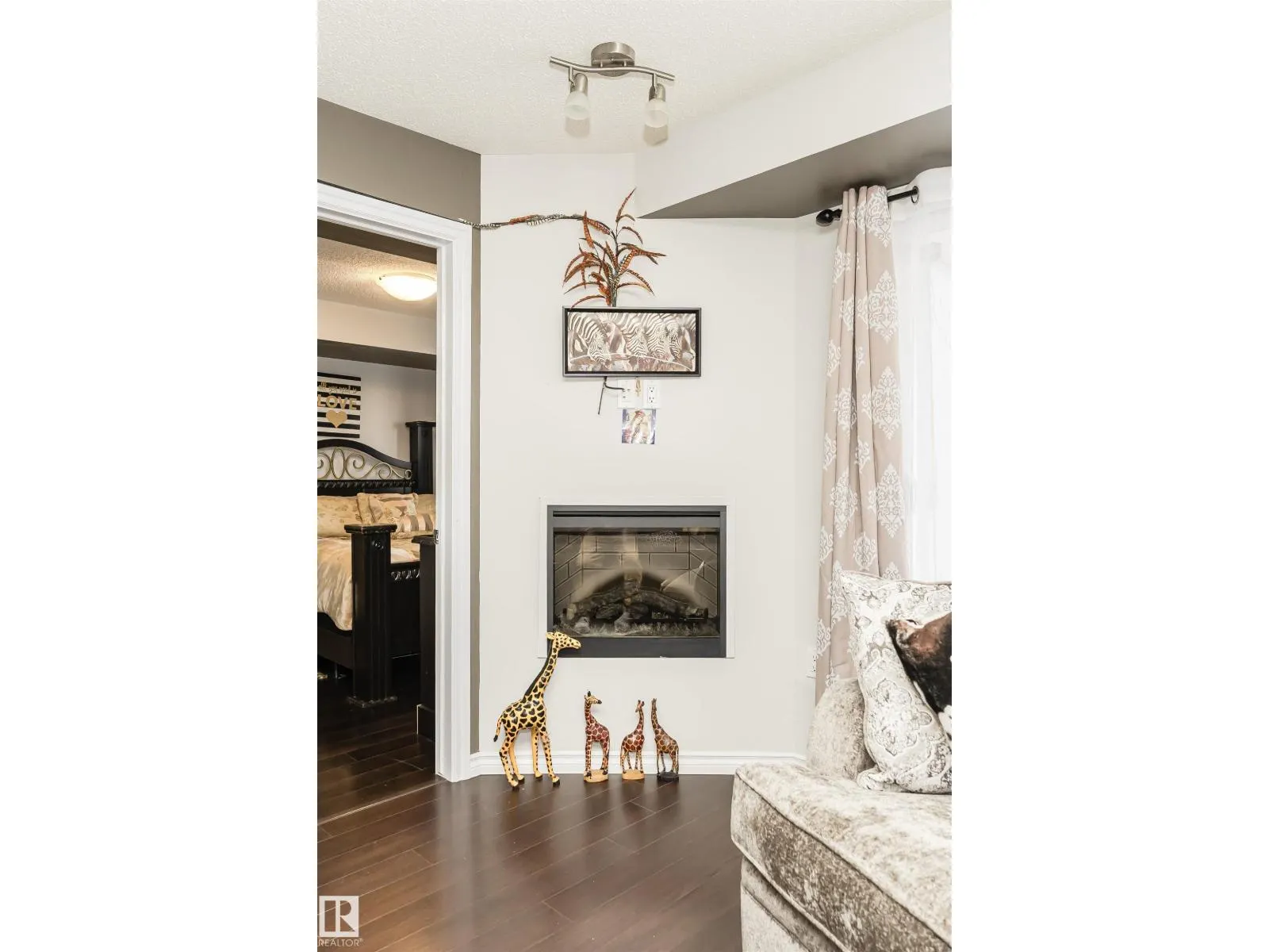 #107 10118 106 AV NW