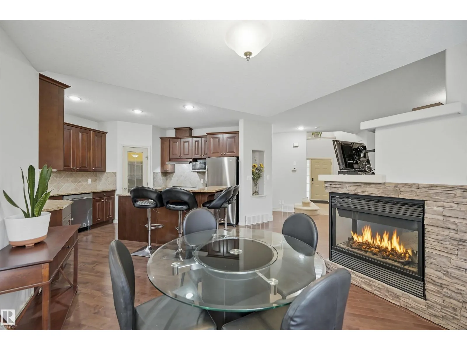 3411 MACNEIL LI NW