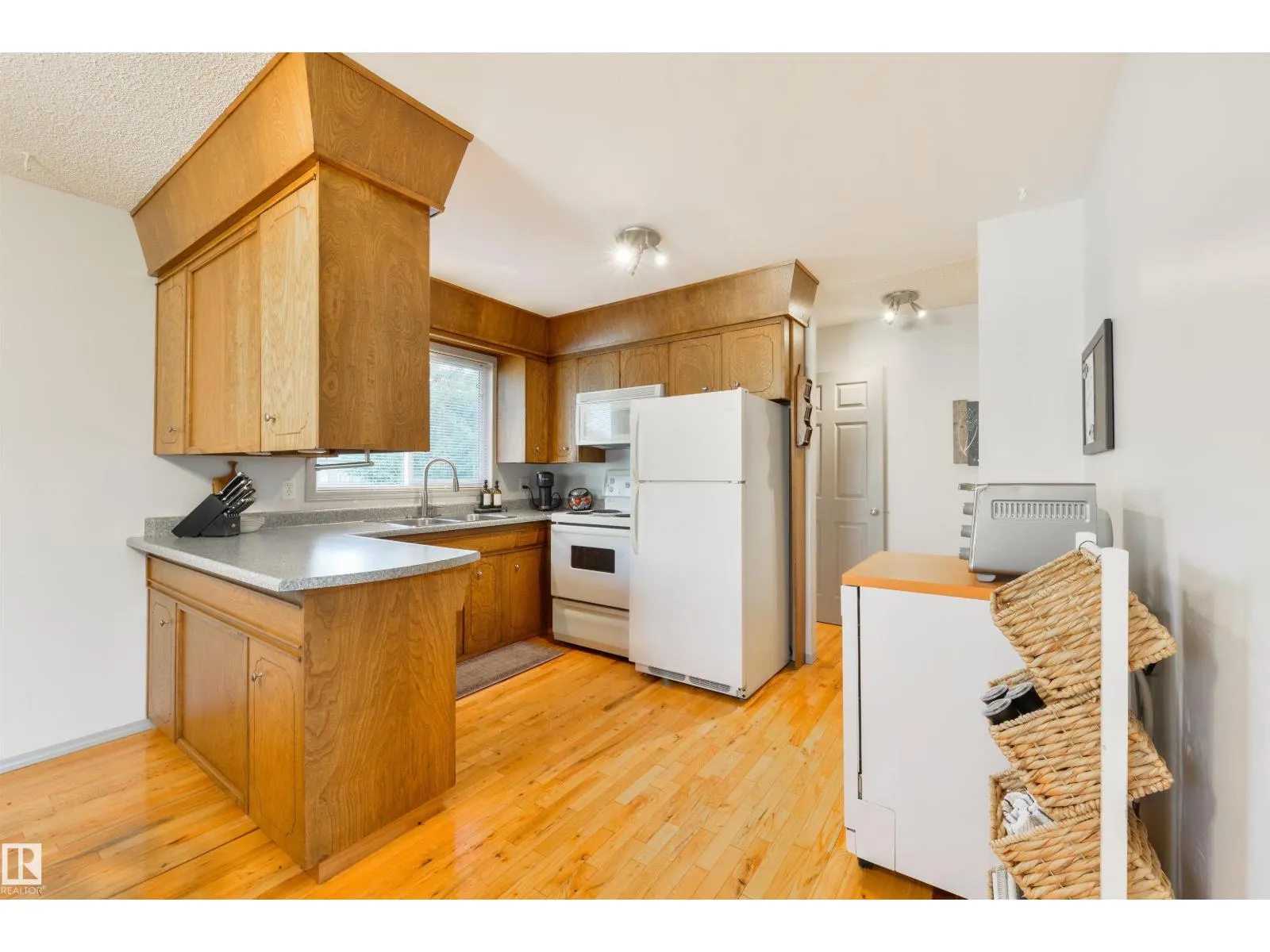 10524 35 AV NW