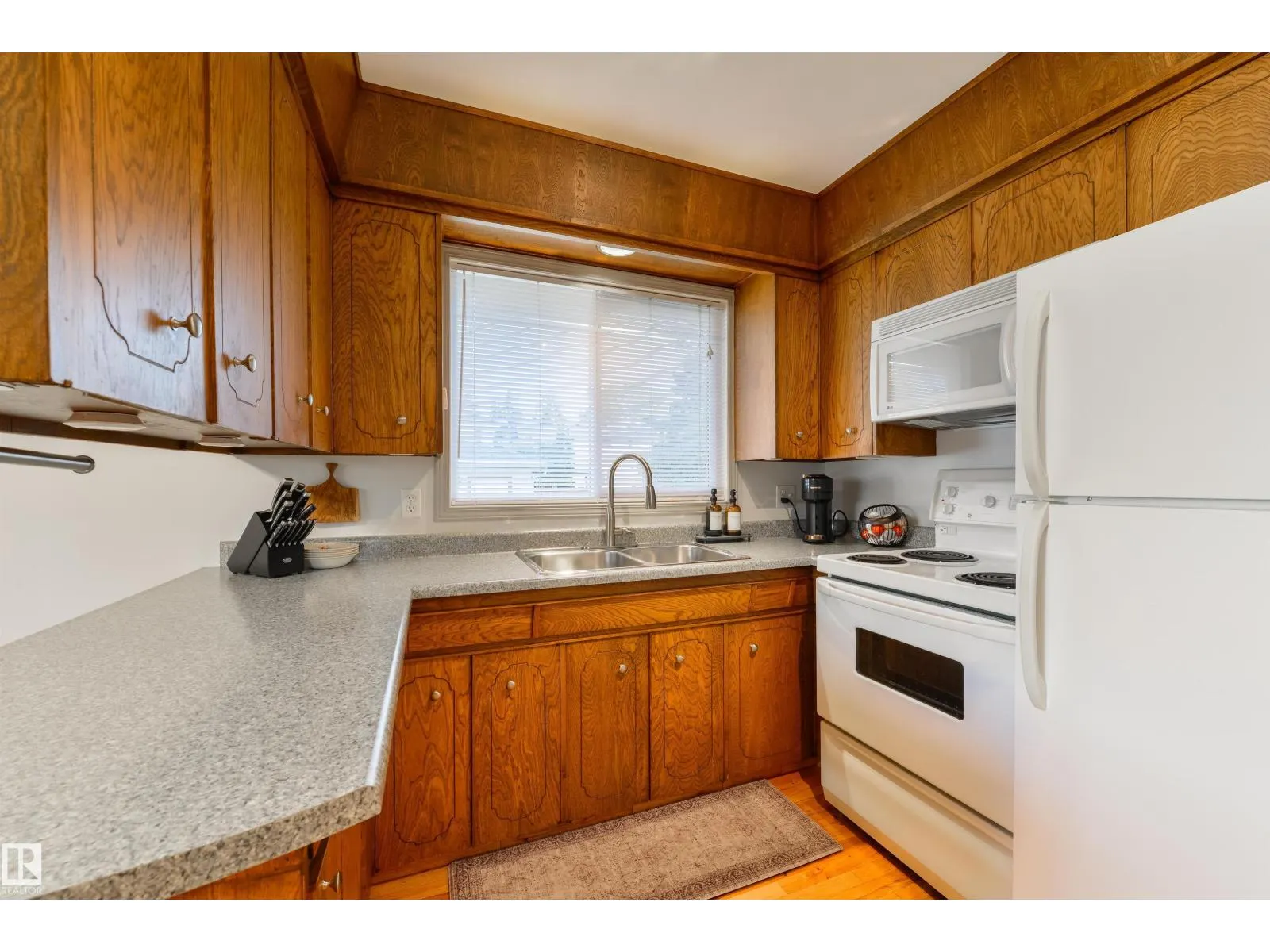 10524 35 AV NW