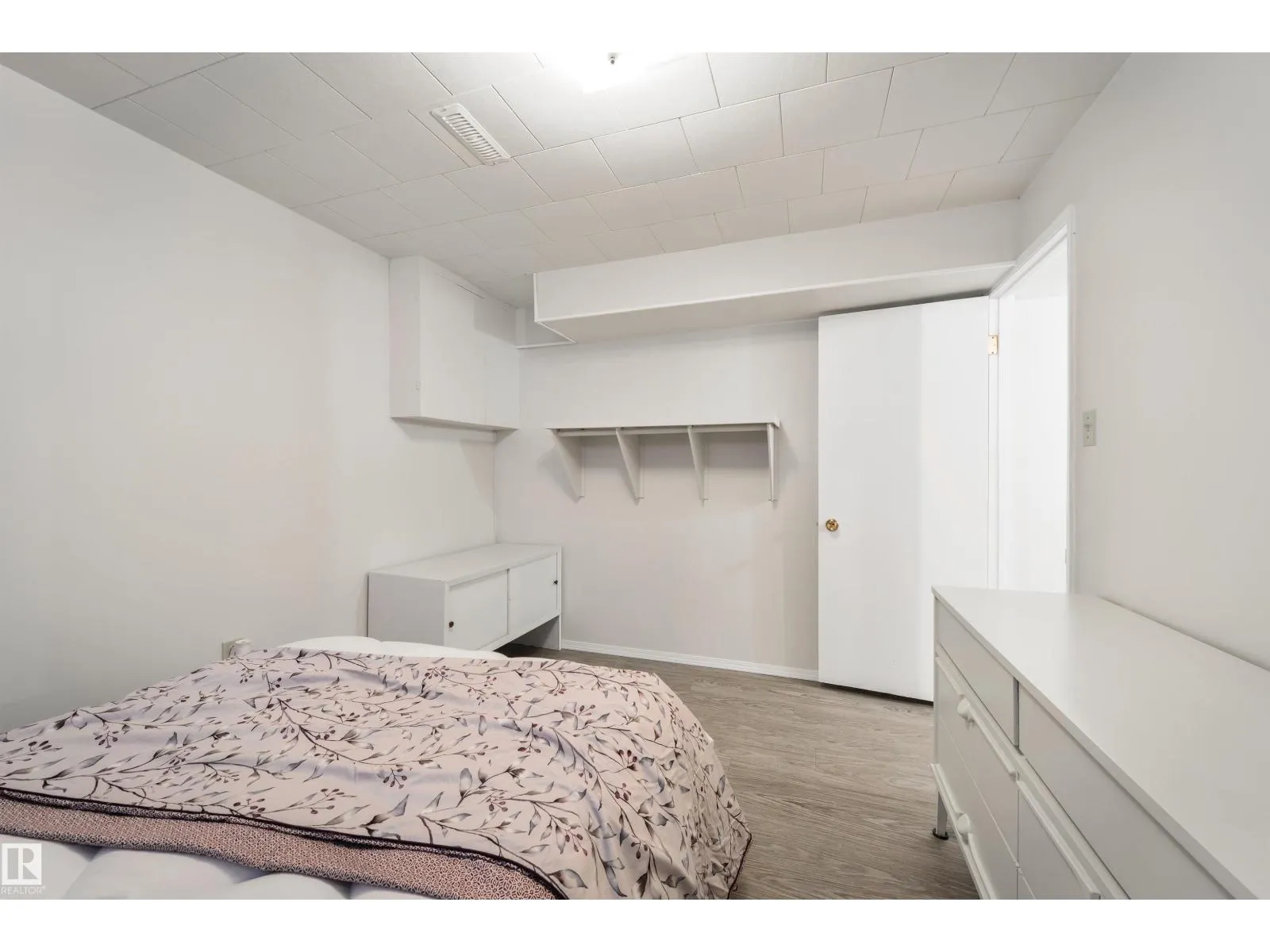 10524 35 AV NW
