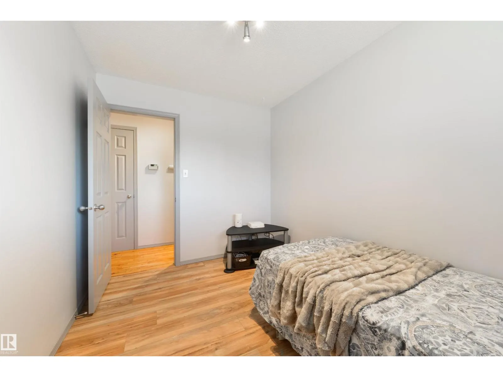 10524 35 AV NW