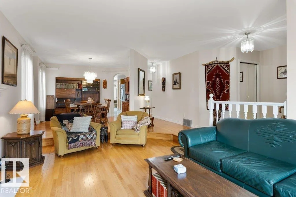 405 GRANDIN DR