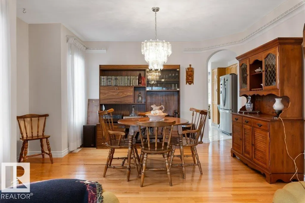 405 GRANDIN DR