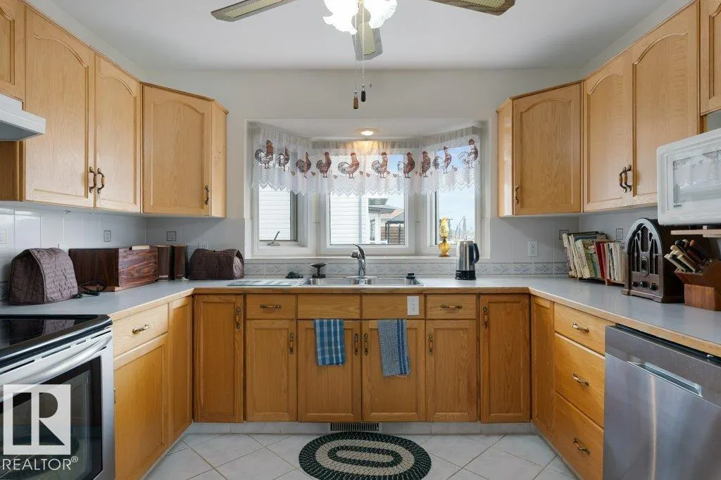 405 GRANDIN DR
