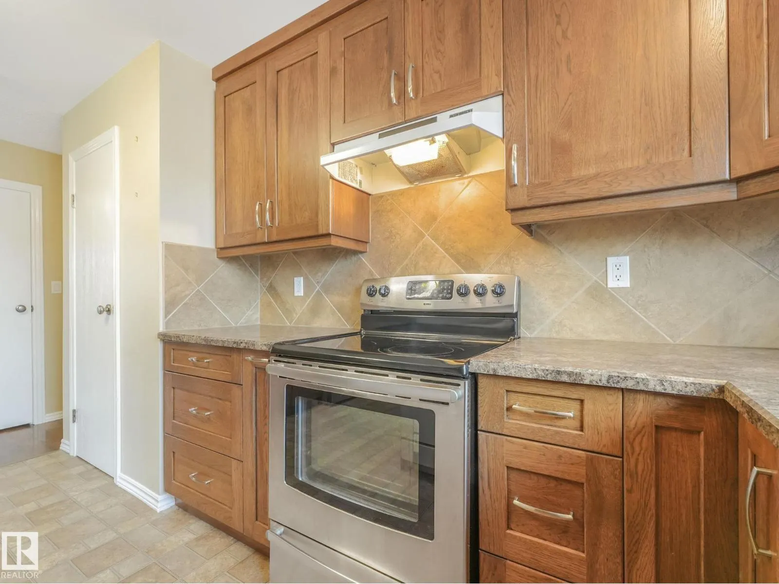 13547 24 ST NW
