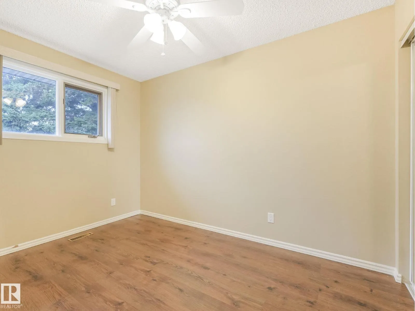 13547 24 ST NW