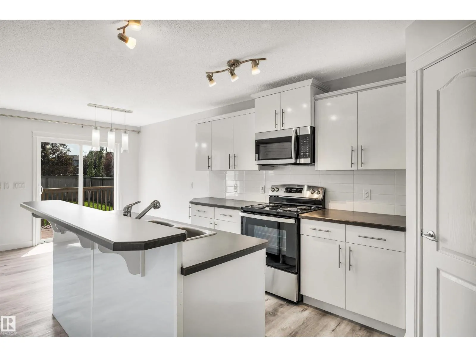 17129 7A AV SW