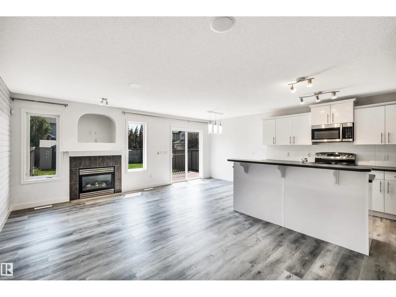17129 7A AV SW