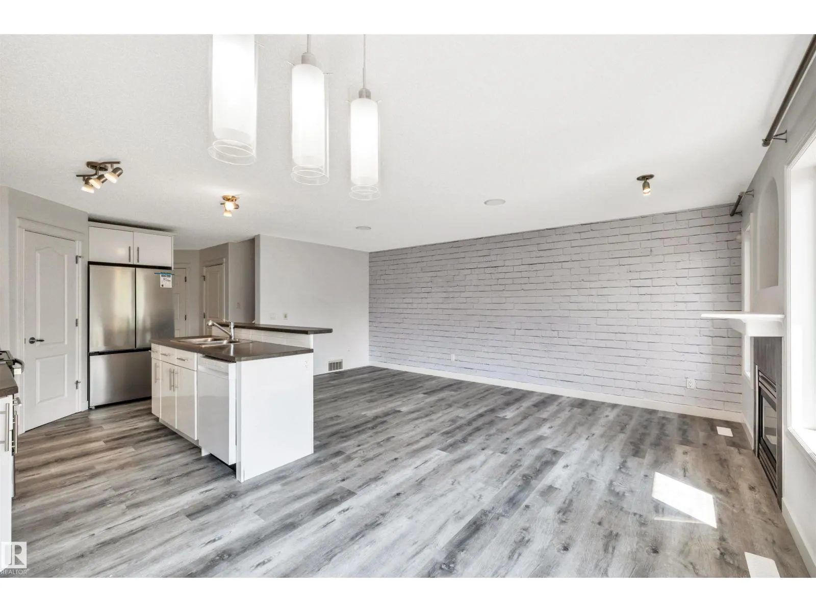 17129 7A AV SW