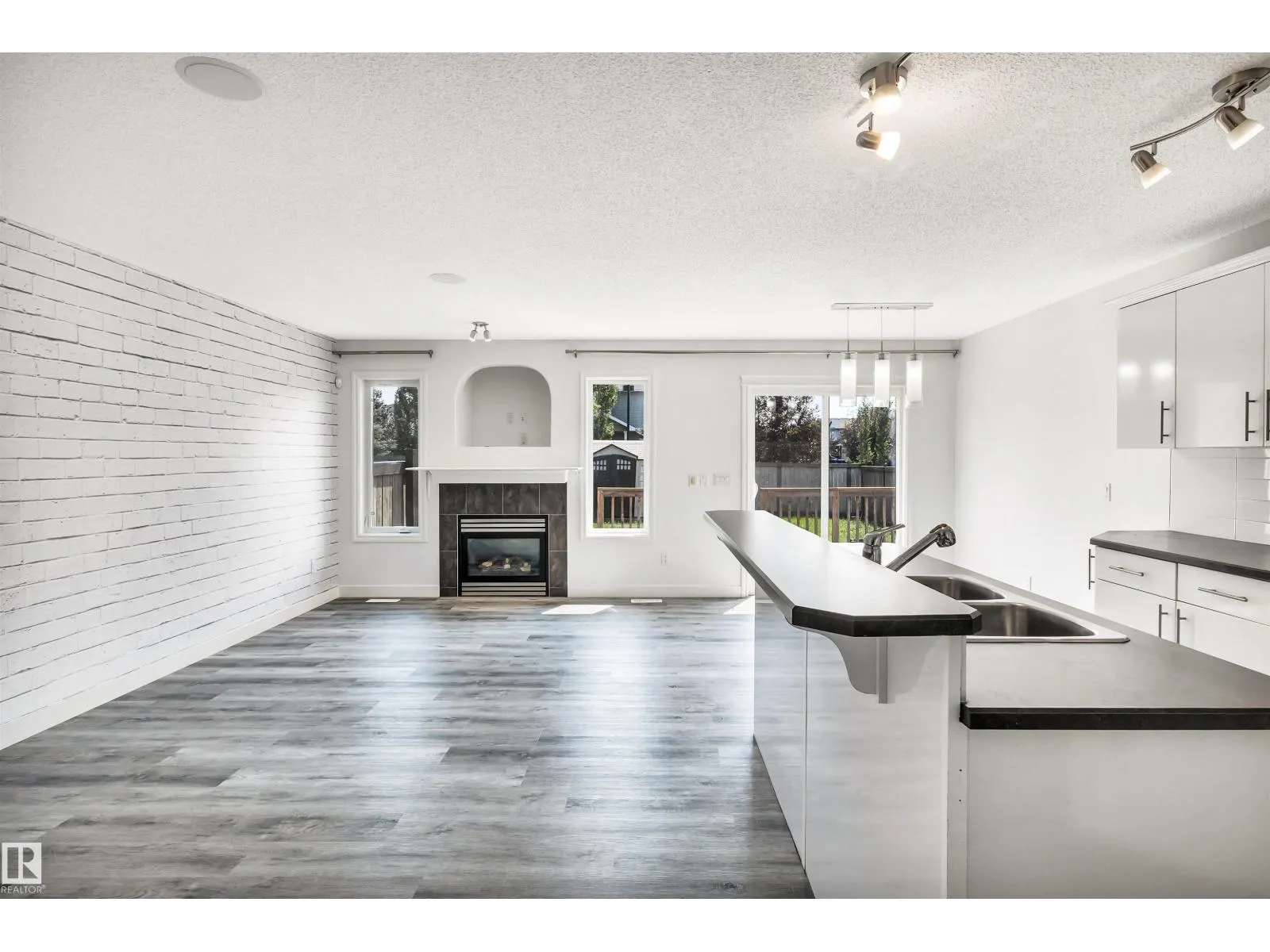 17129 7A AV SW