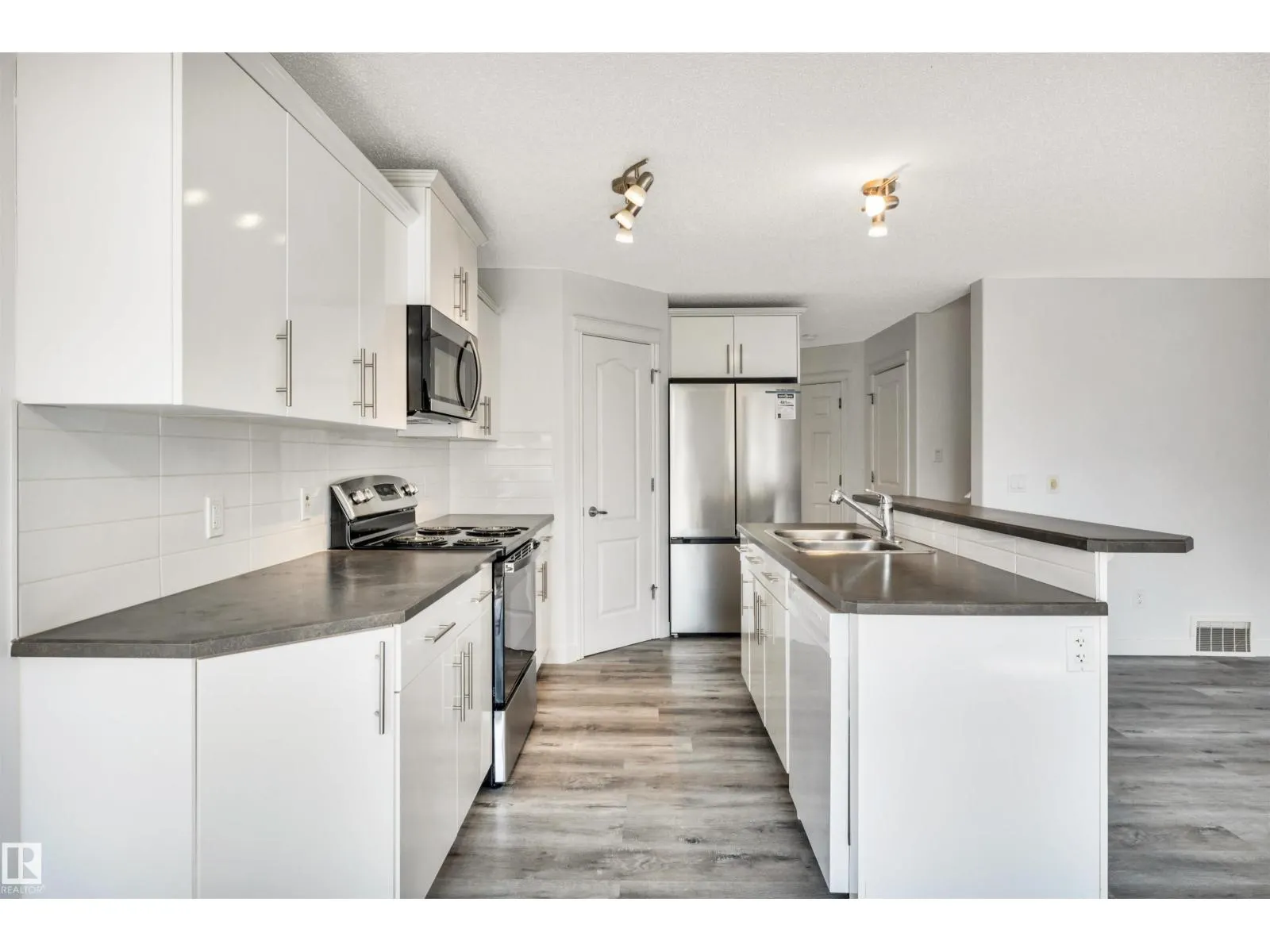 17129 7A AV SW