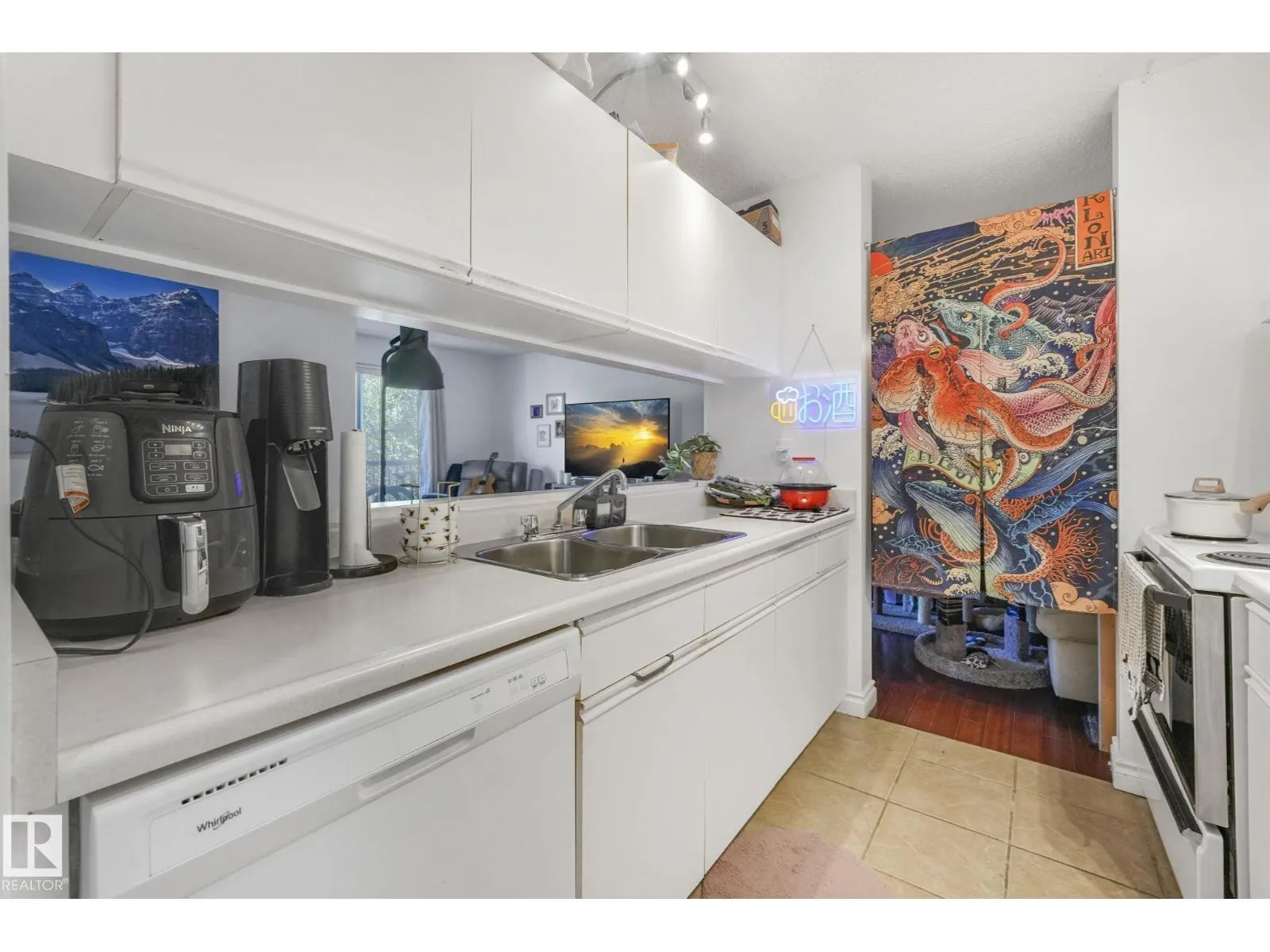 #309 10636 120 ST NW