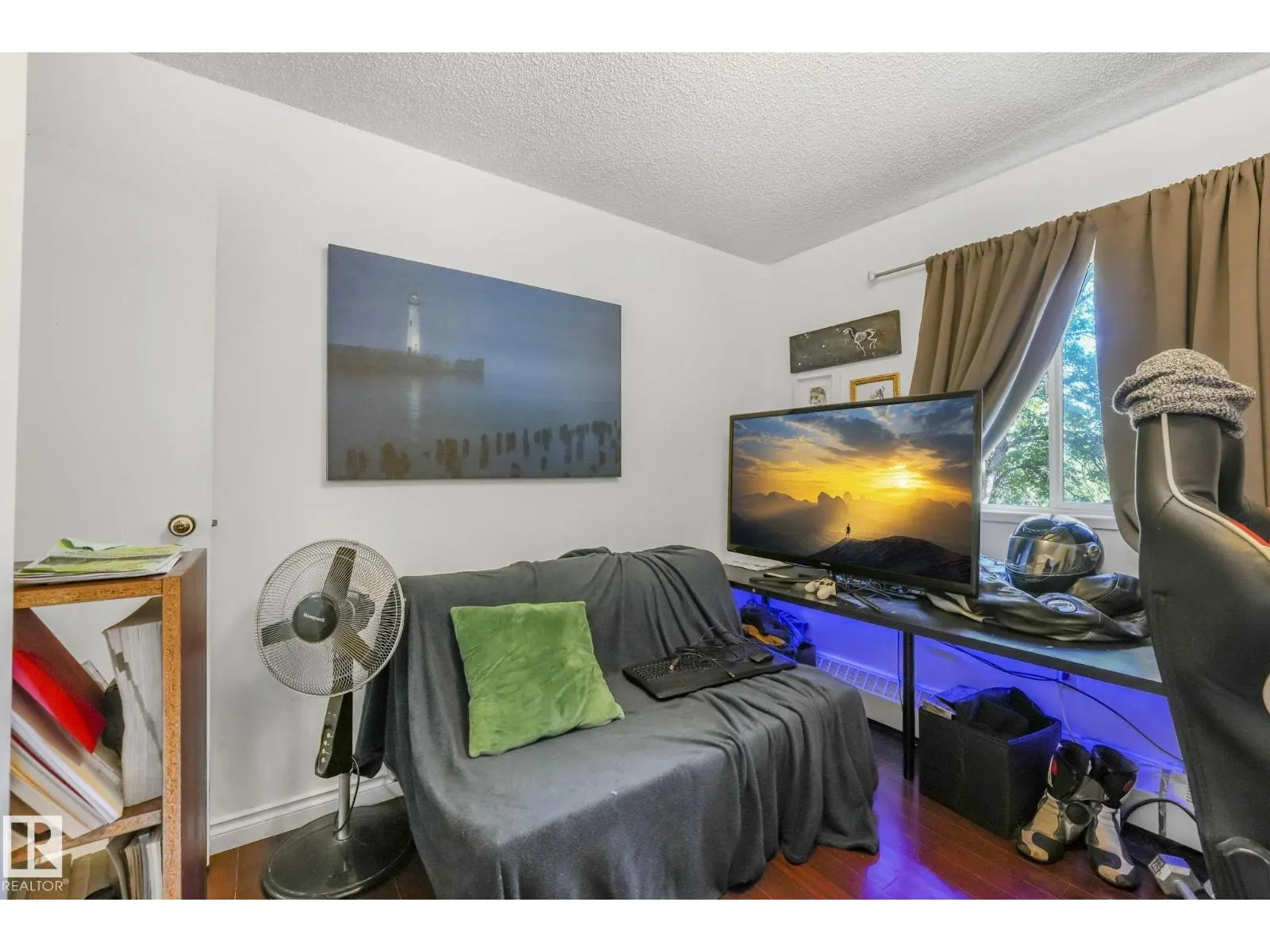 #309 10636 120 ST NW