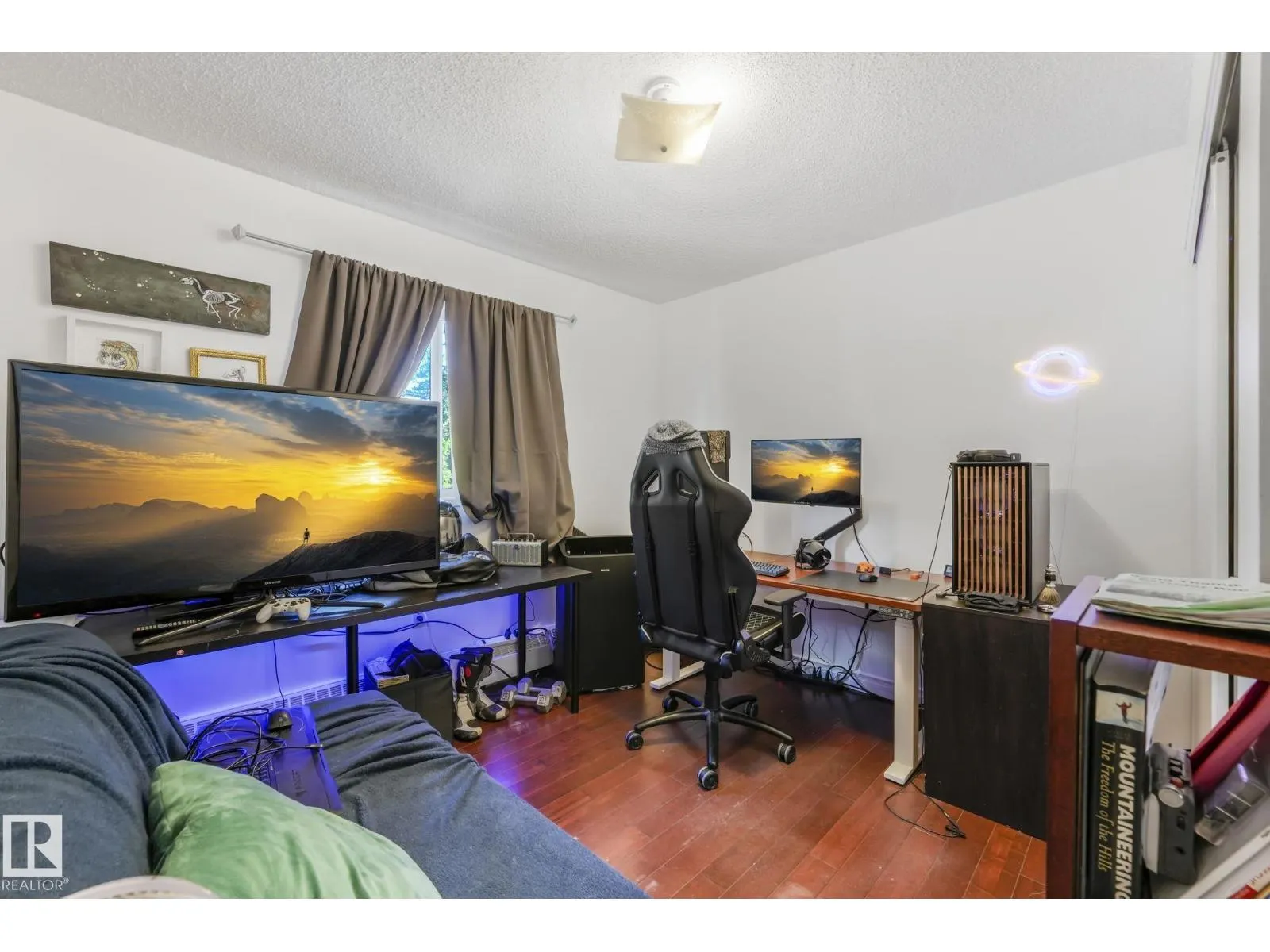 #309 10636 120 ST NW