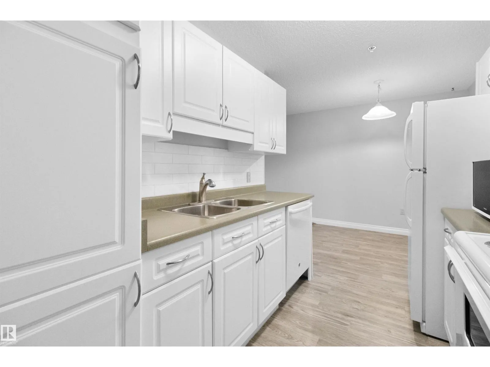 #304 11446 40 AV NW
