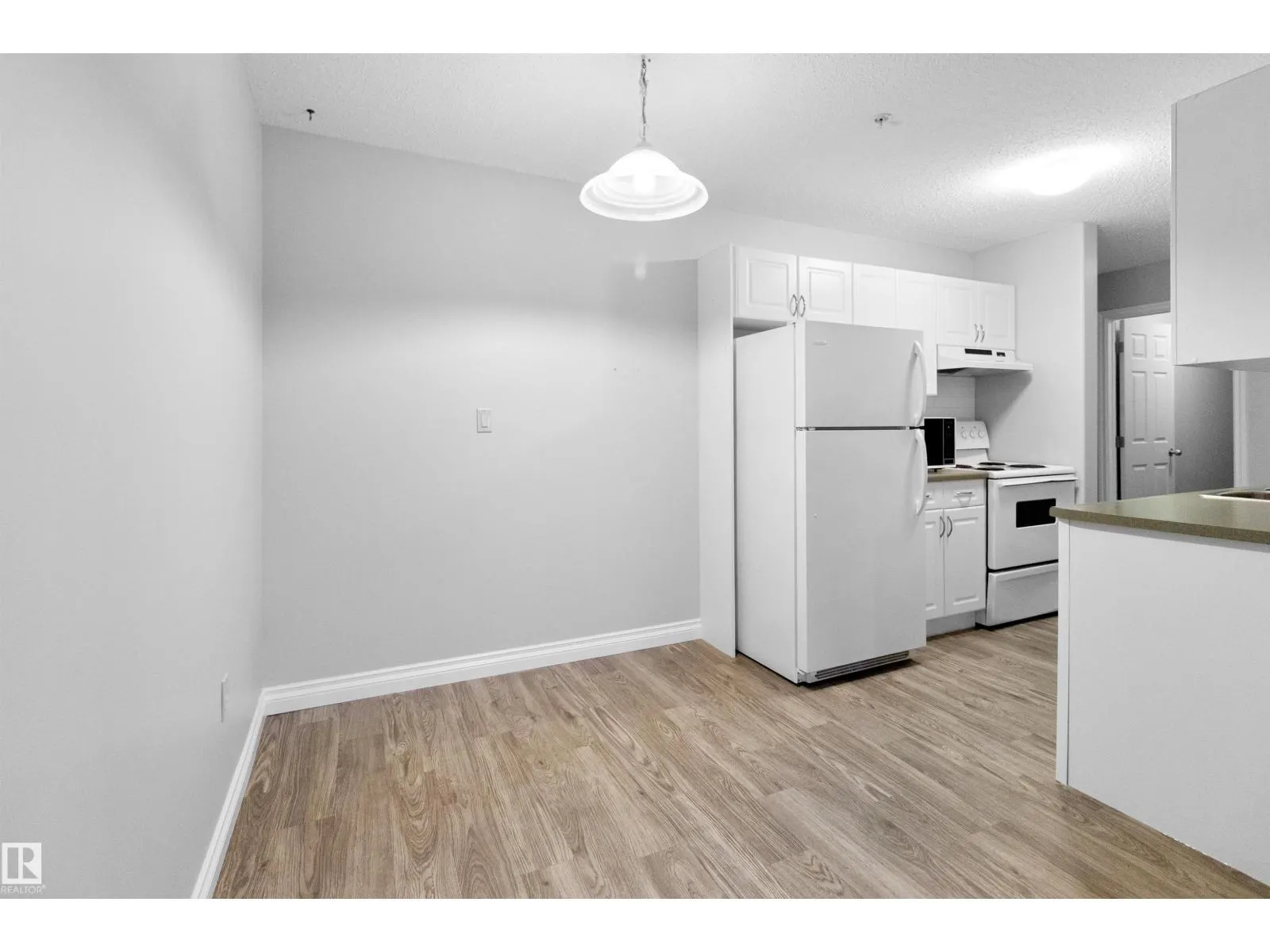 #304 11446 40 AV NW