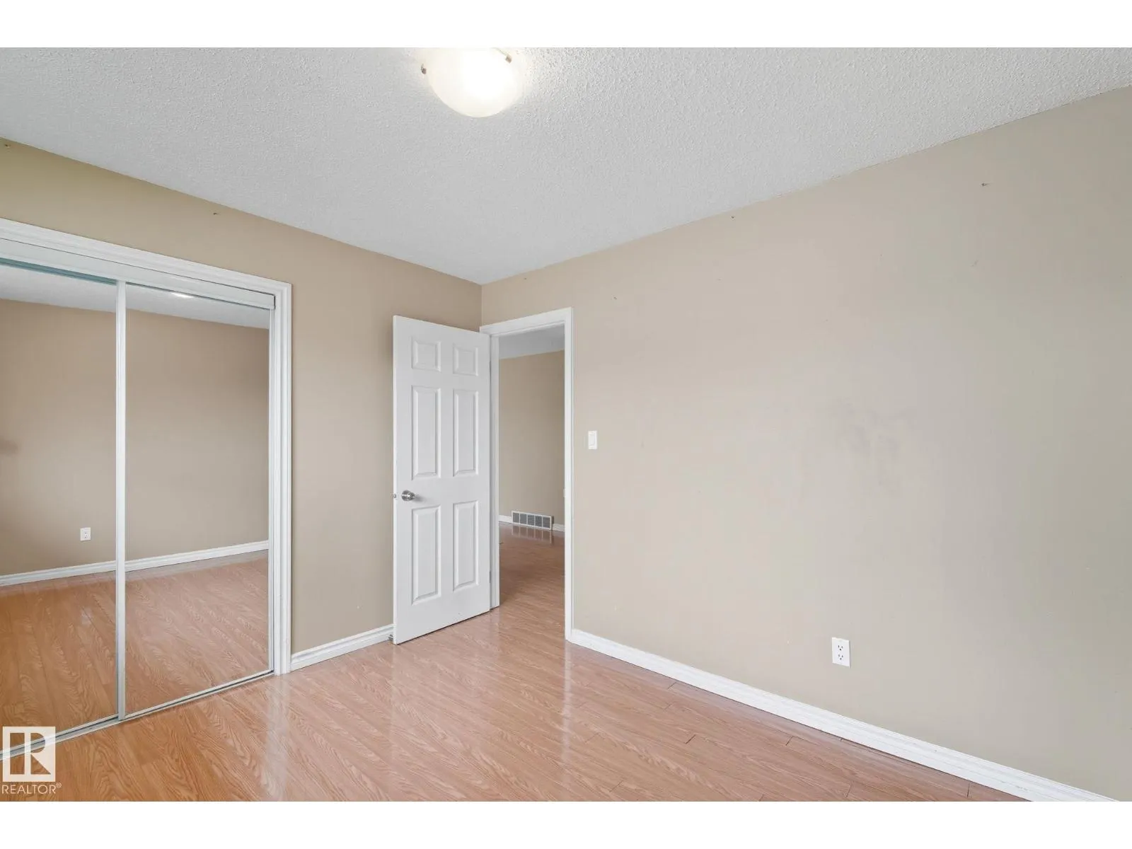 11736 152 AV NW NW