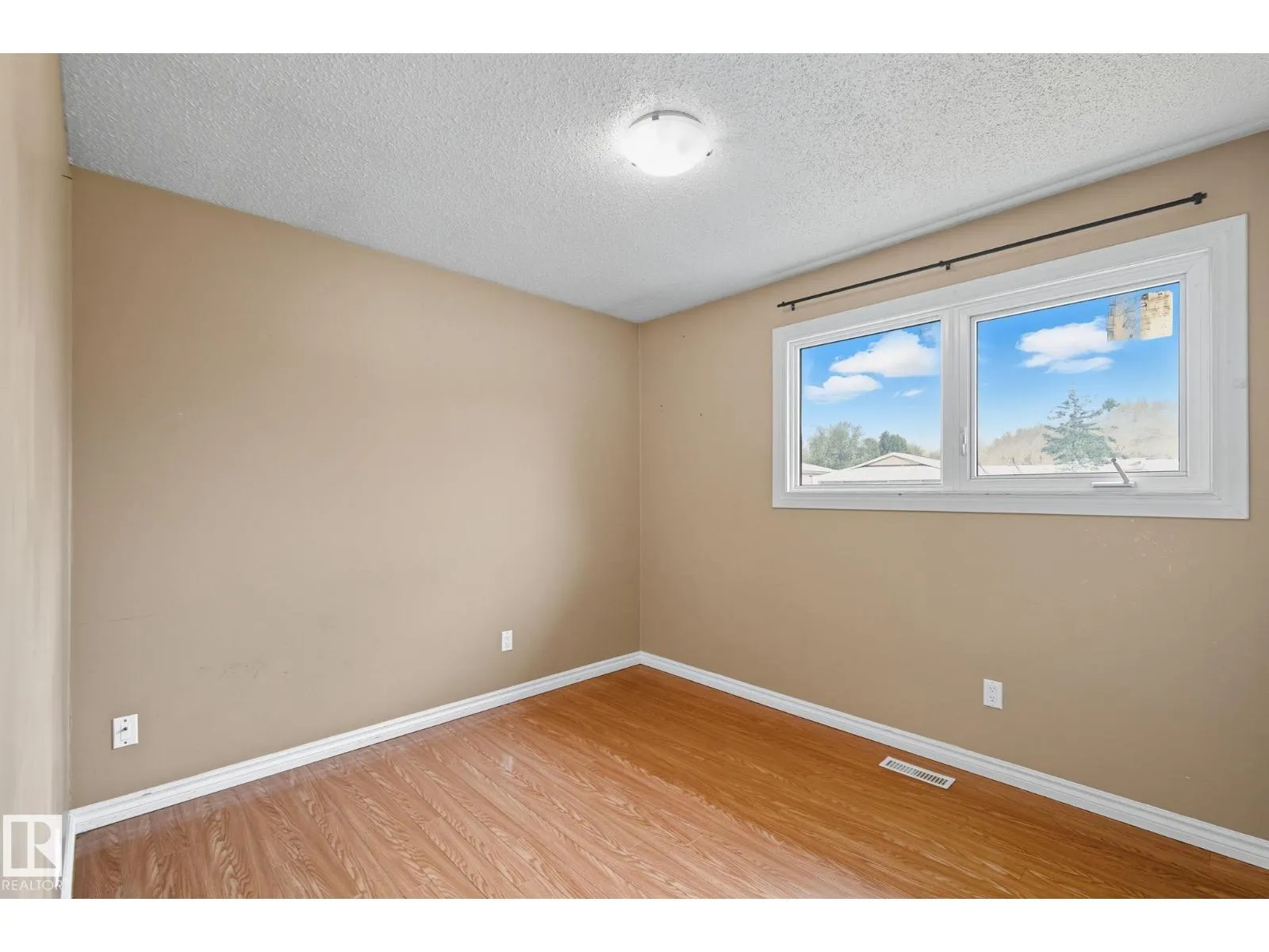 11736 152 AV NW NW