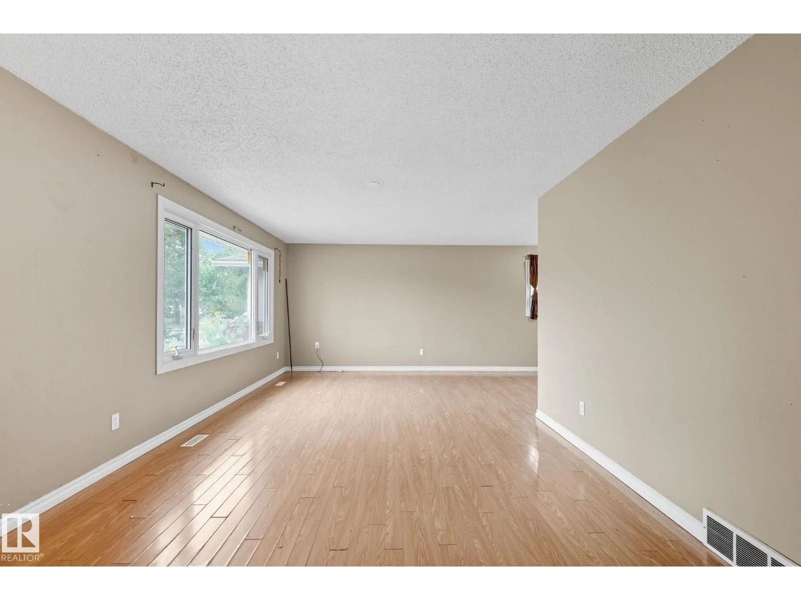 11736 152 AV NW NW