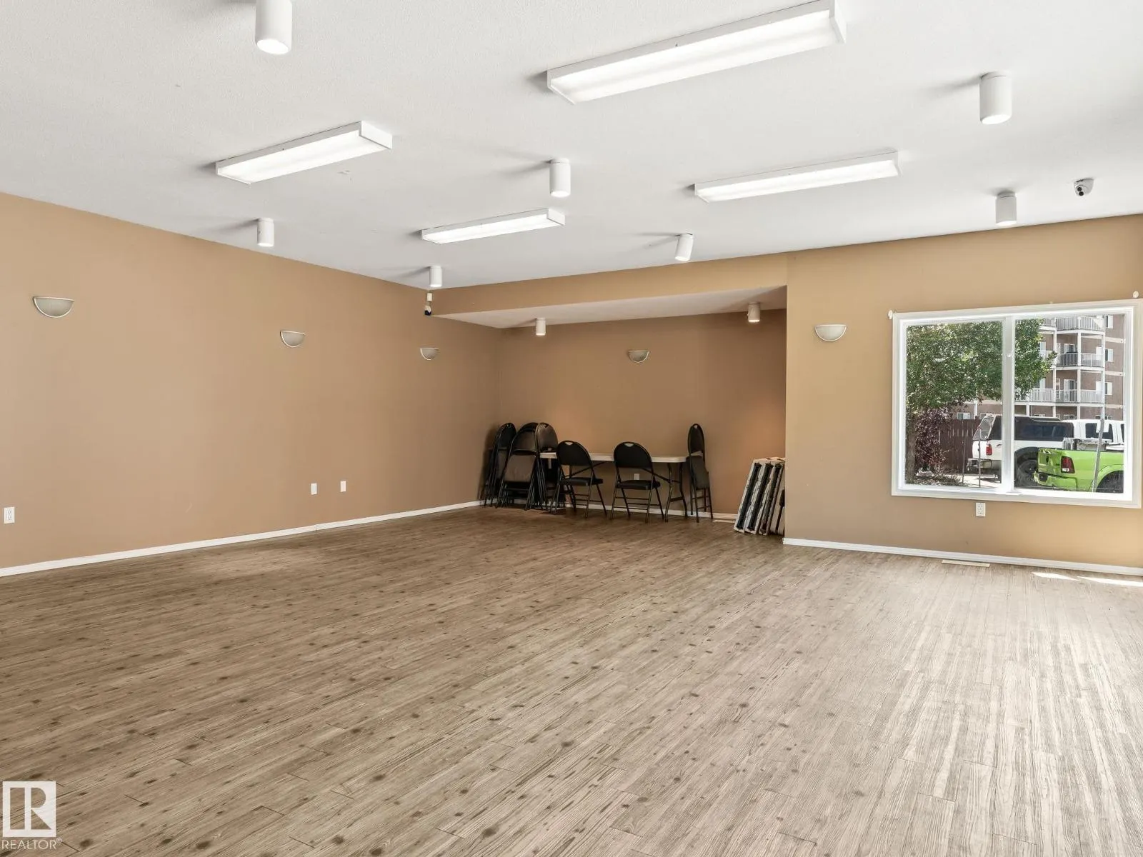 #426 4312 139 AV NW