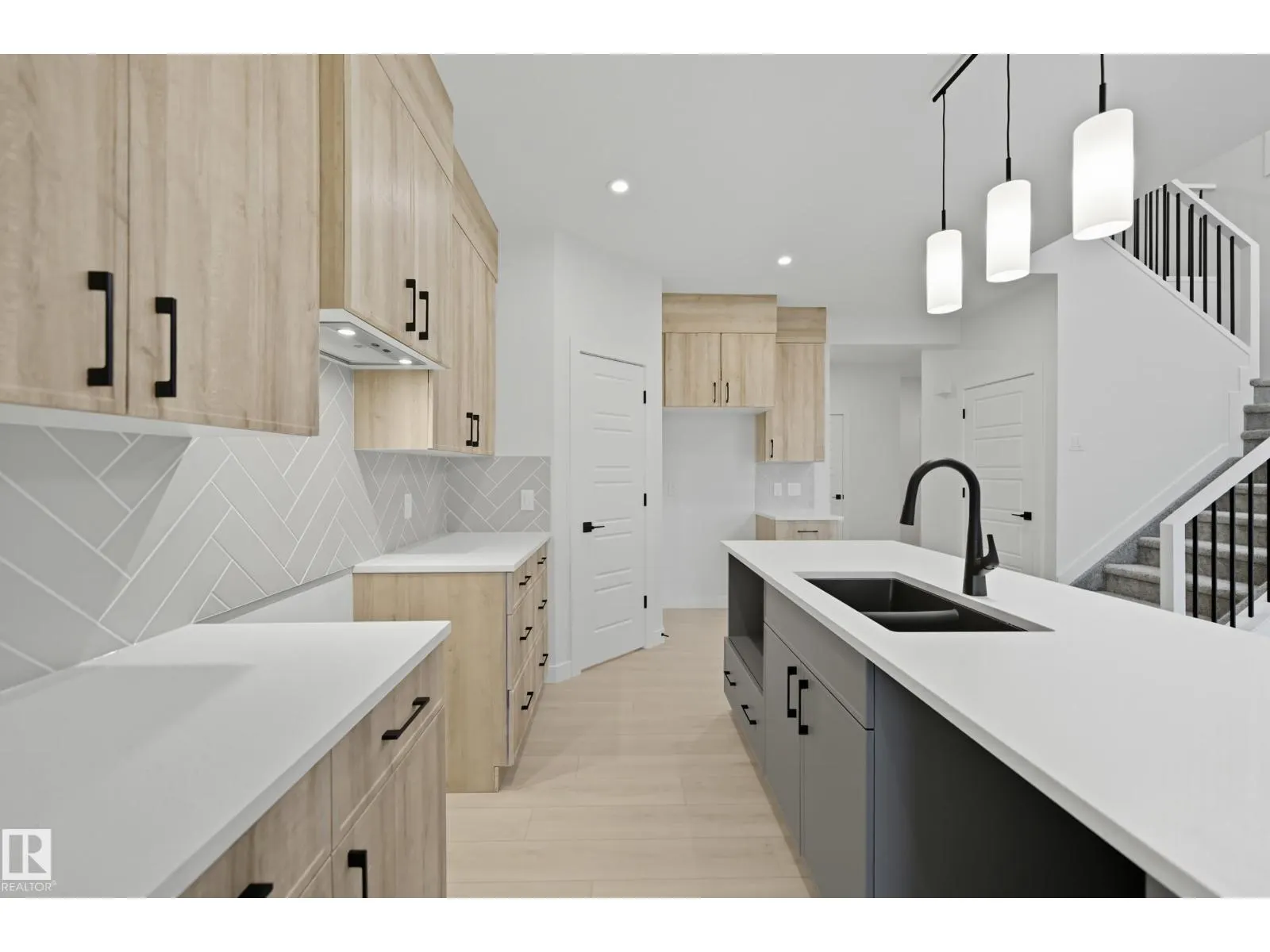 37 GABLE CM