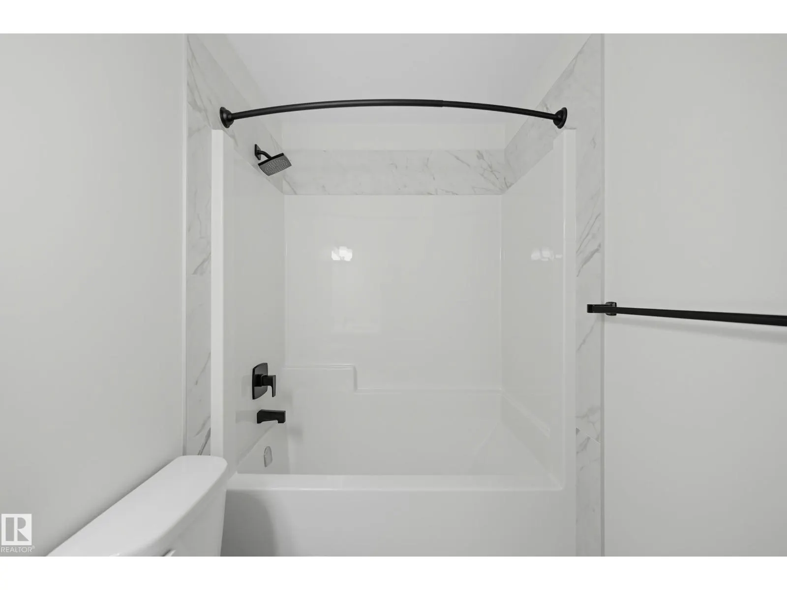 37 GABLE CM