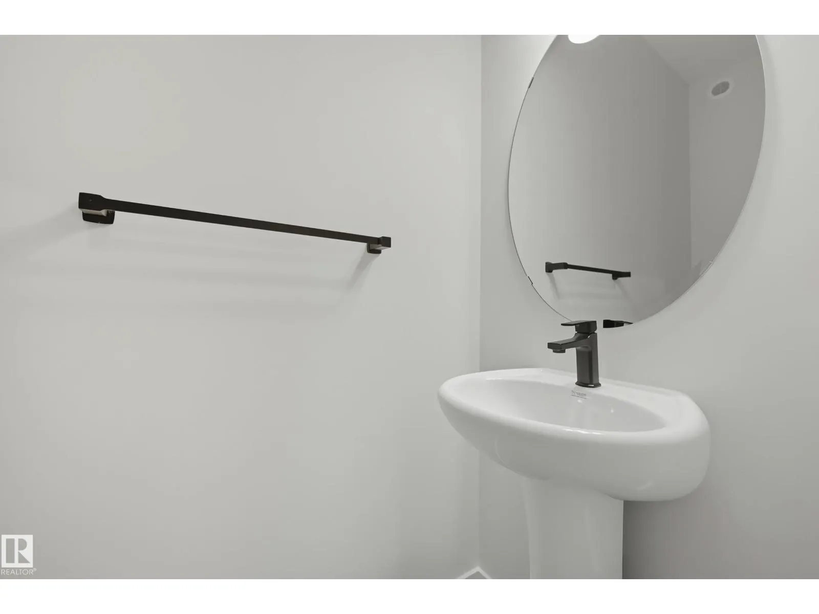 37 GABLE CM