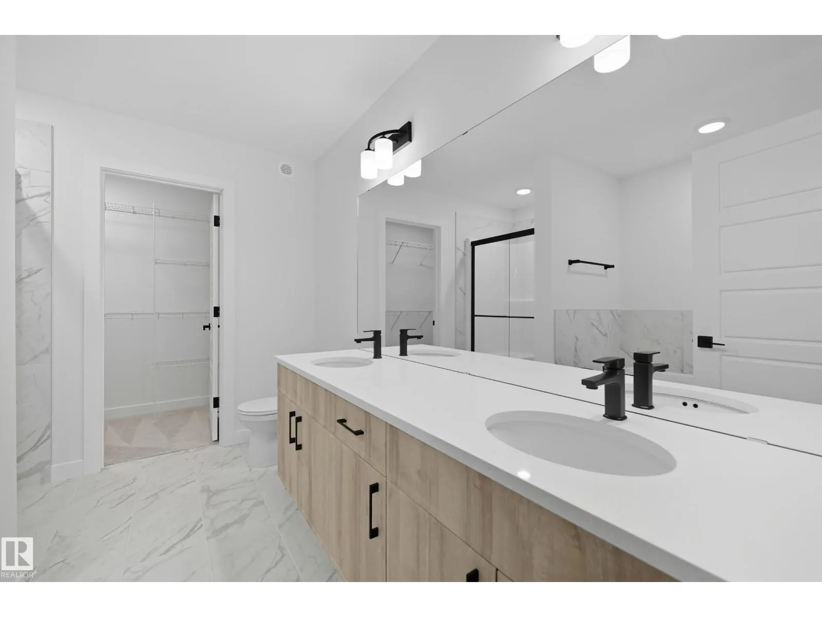 37 GABLE CM